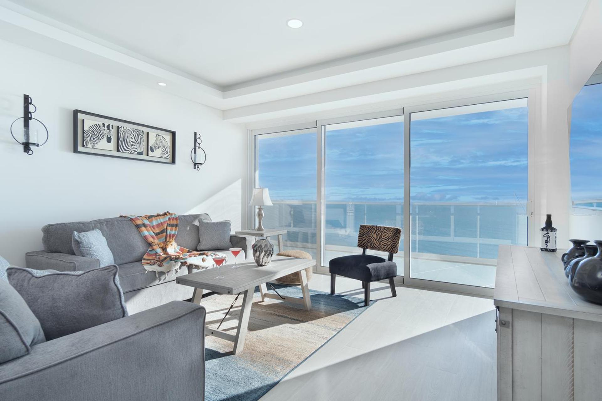 Stay in Luxury/Splash in New Lazy River this Winter Encanatame Towers 902