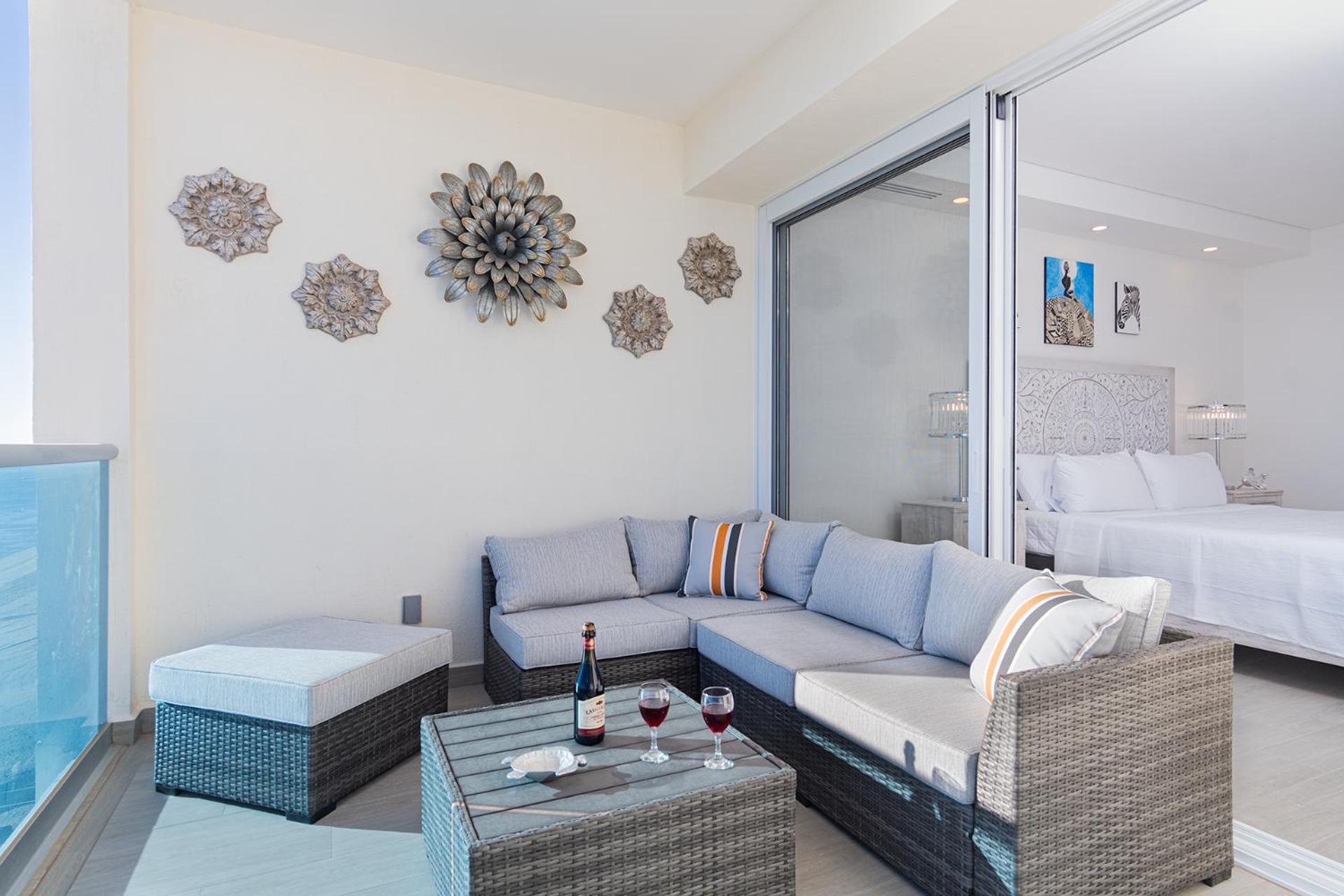Stay in Luxury/Splash in New Lazy River this Winter Encanatame Towers 902
