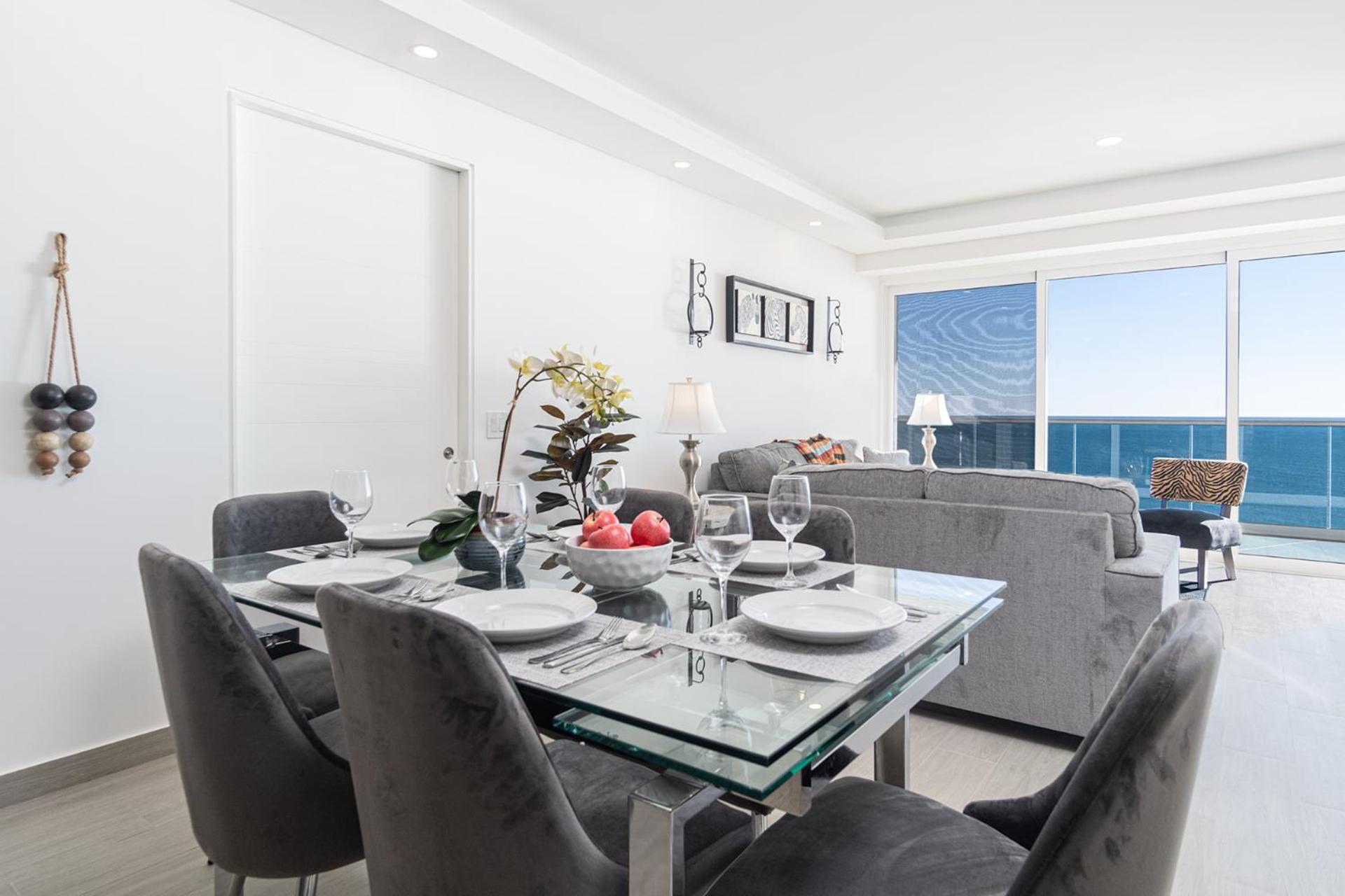 Stay in Luxury/Splash in New Lazy River this Winter Encanatame Towers 902