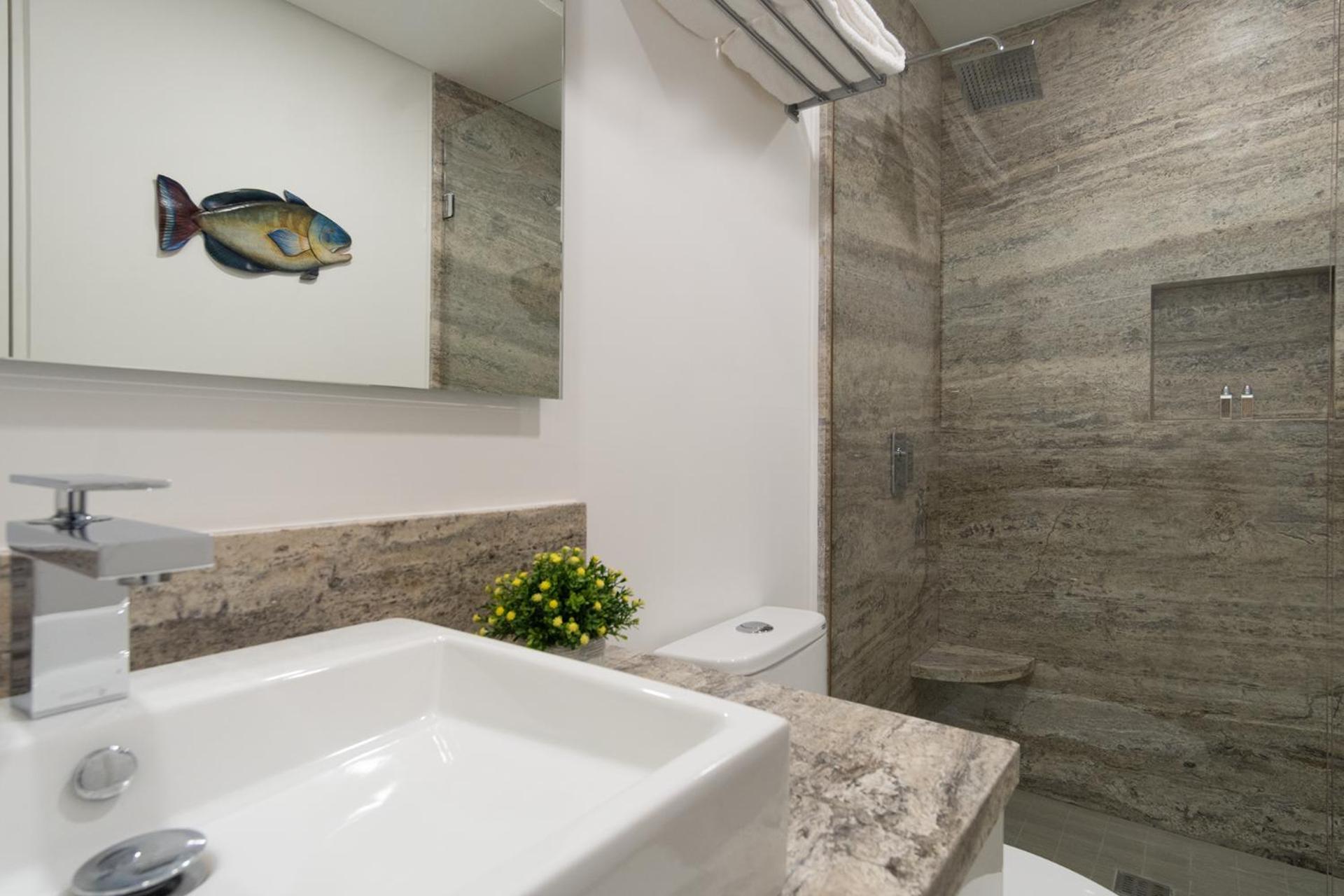 Stay in Luxury/Splash in New Lazy River this Winter Encanatame Towers 902
