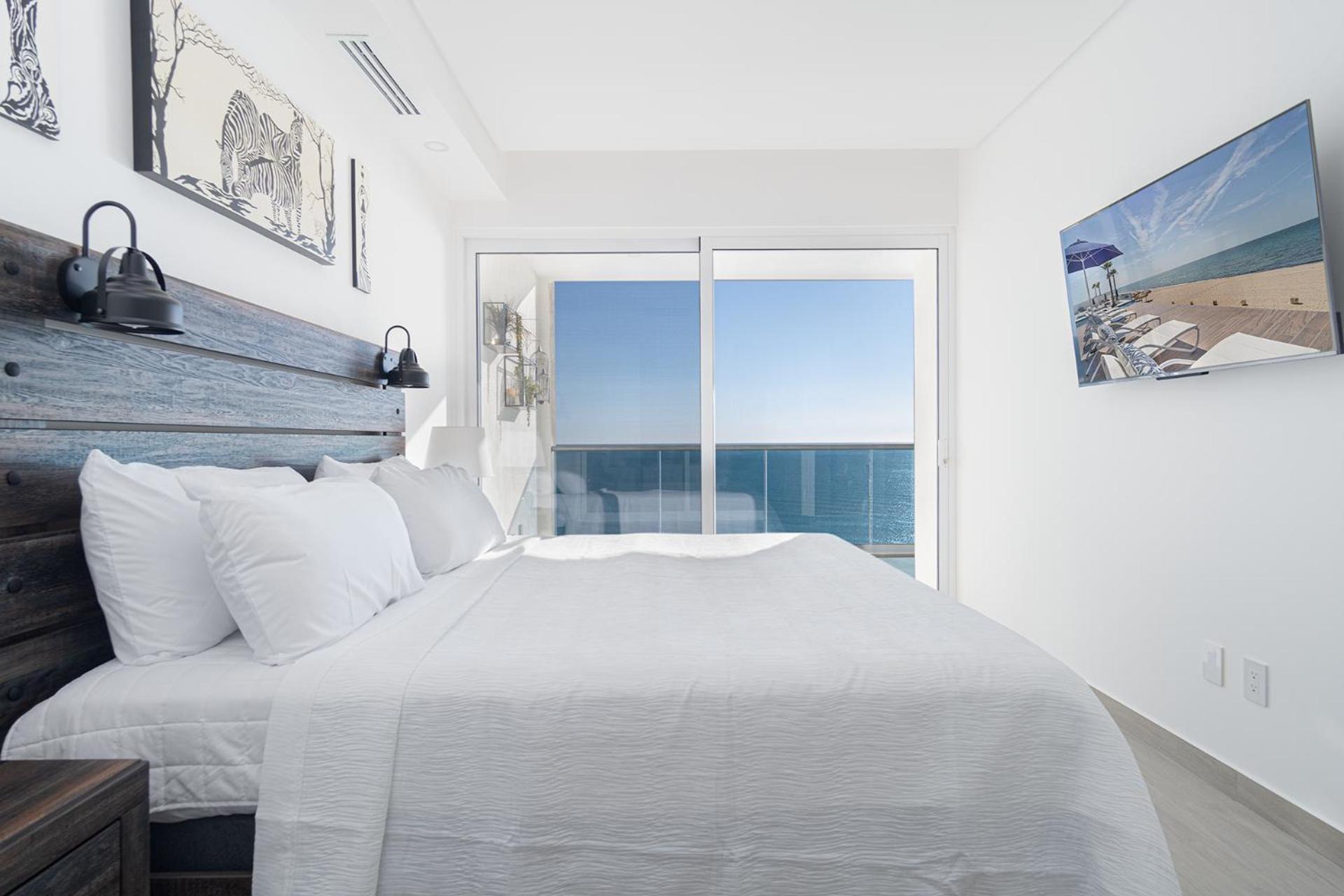 Stay in Luxury/Splash in New Lazy River this Winter Encanatame Towers 902