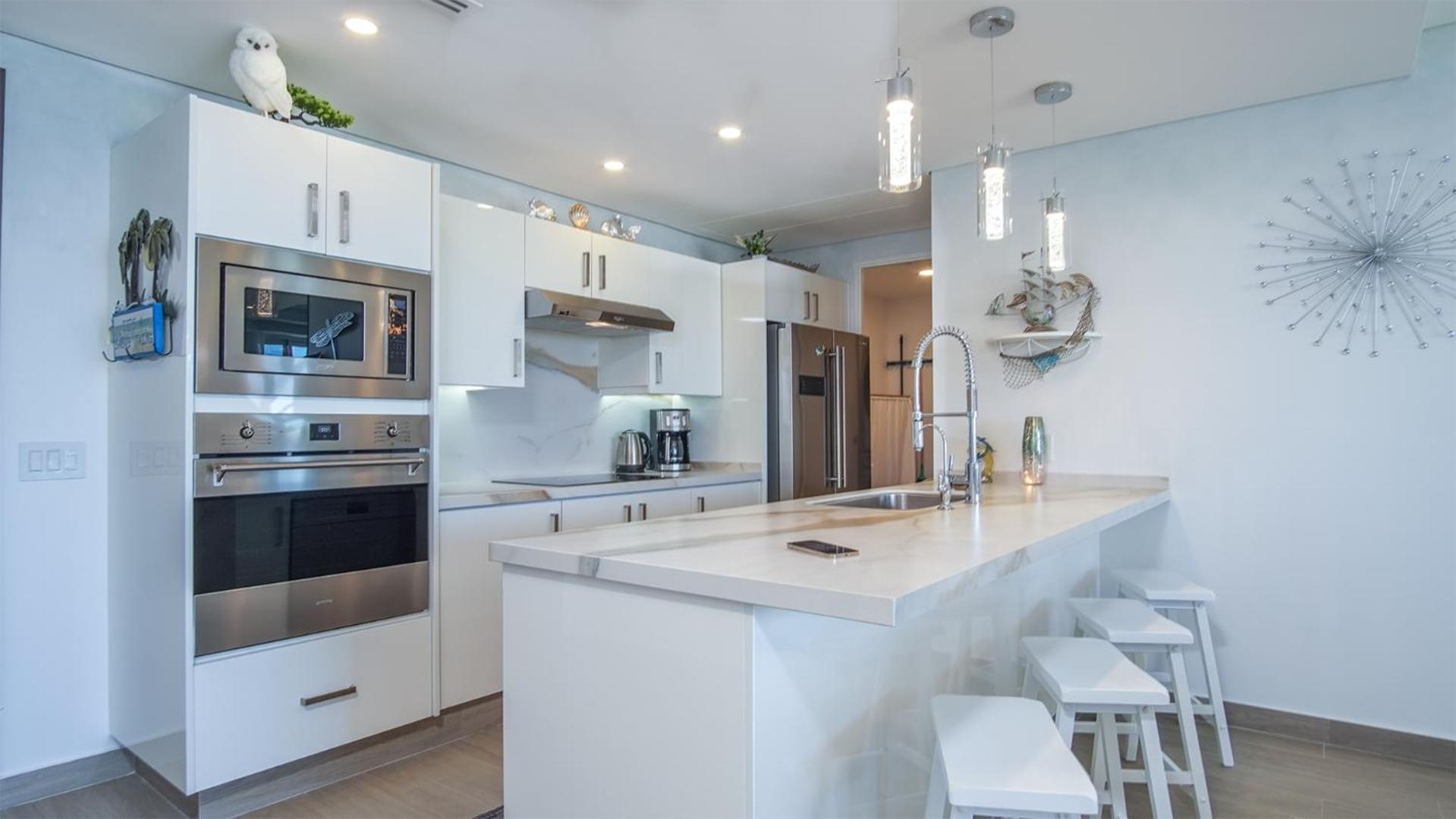 Lovely 2 bedroom condo Encantame Towers Velero 104