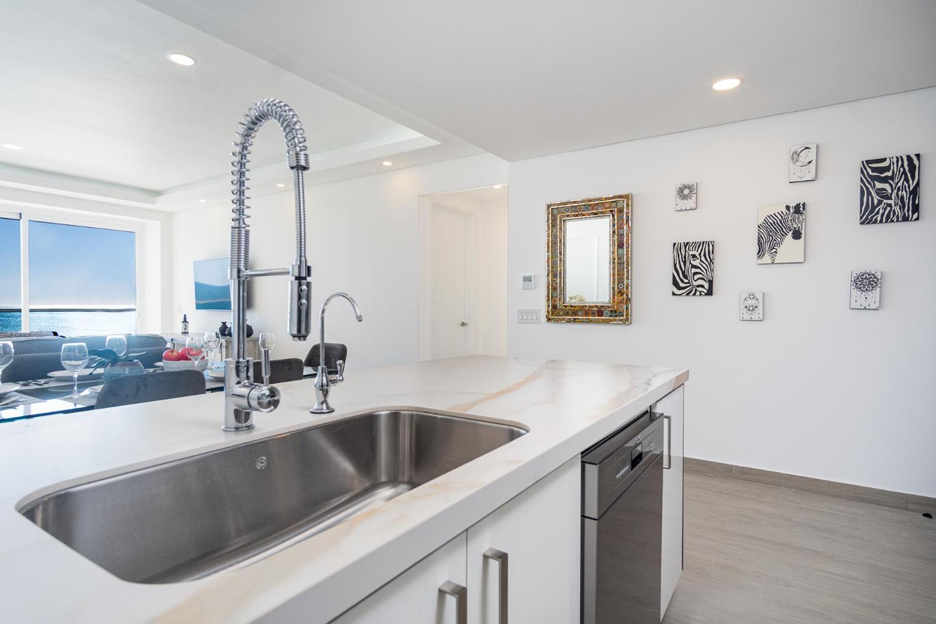 Stay in Luxury/Splash in New Lazy River this Winter Encanatame Towers 902