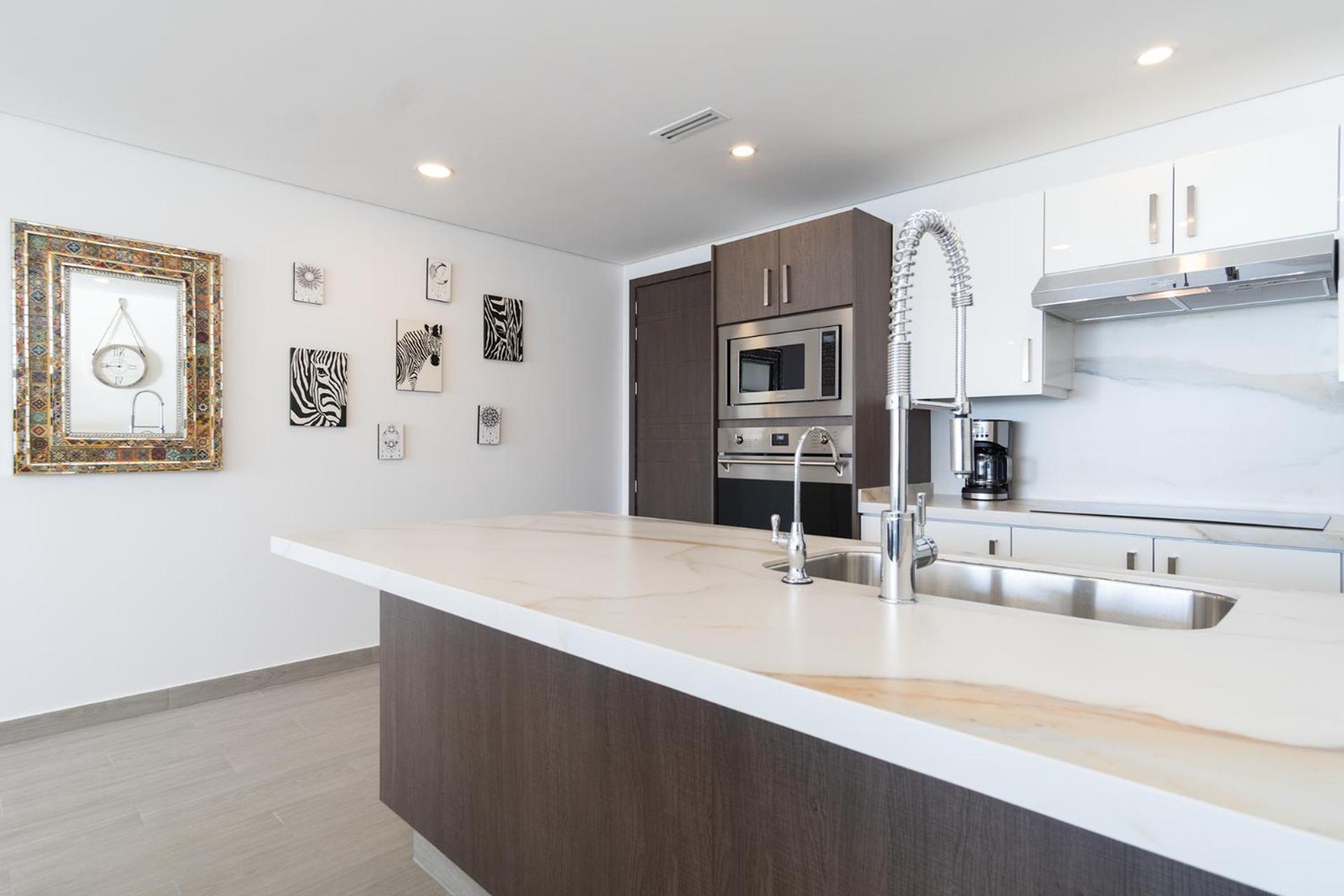 Stay in Luxury/Splash in New Lazy River this Winter Encanatame Towers 902