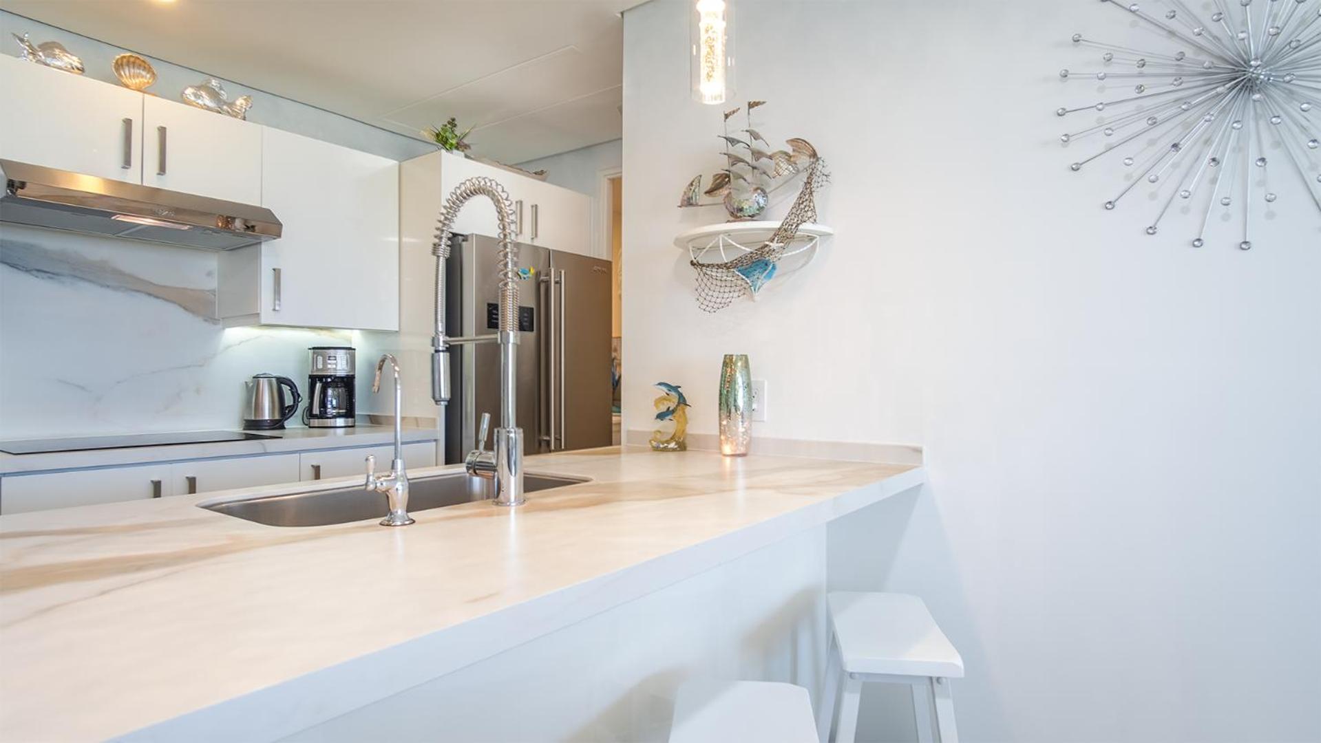 Lovely 2 bedroom condo Encantame Towers Velero 104