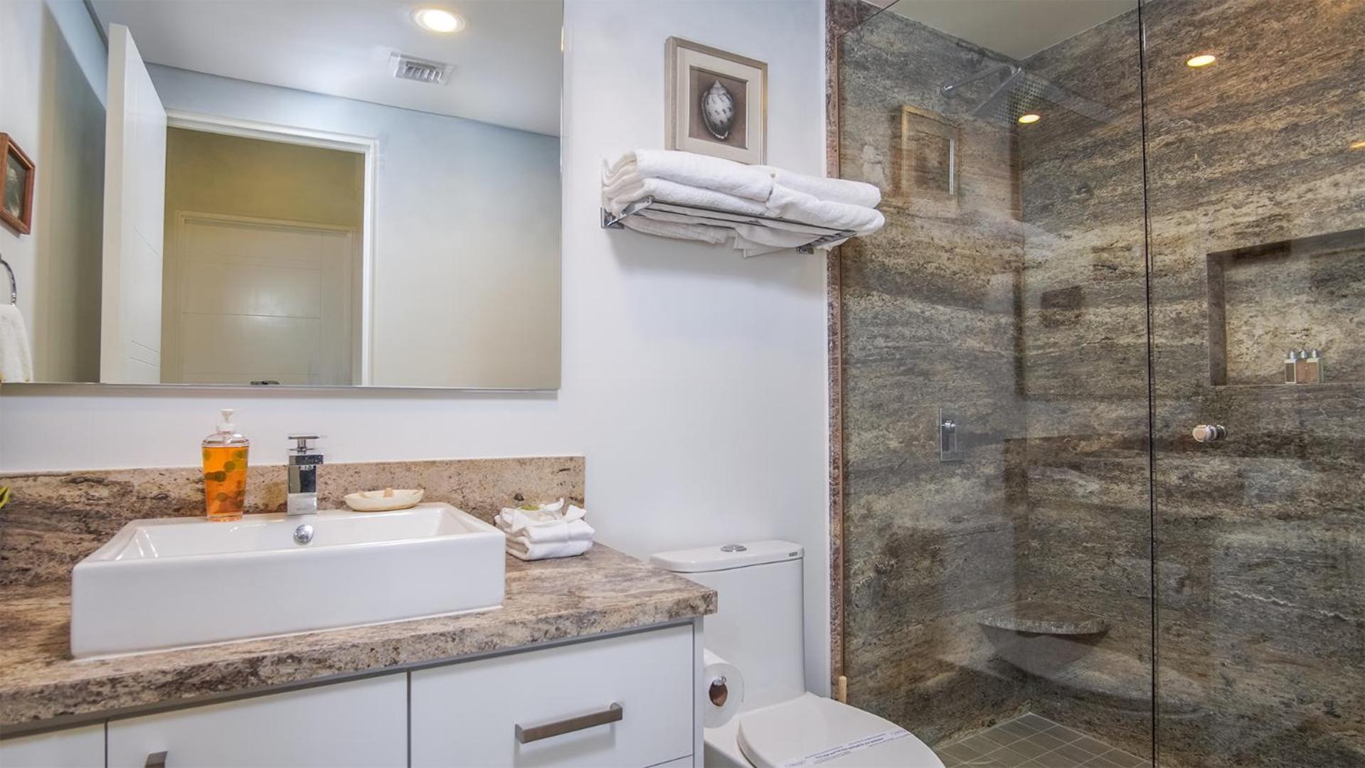 Lovely 2 bedroom condo Encantame Towers Velero 104
