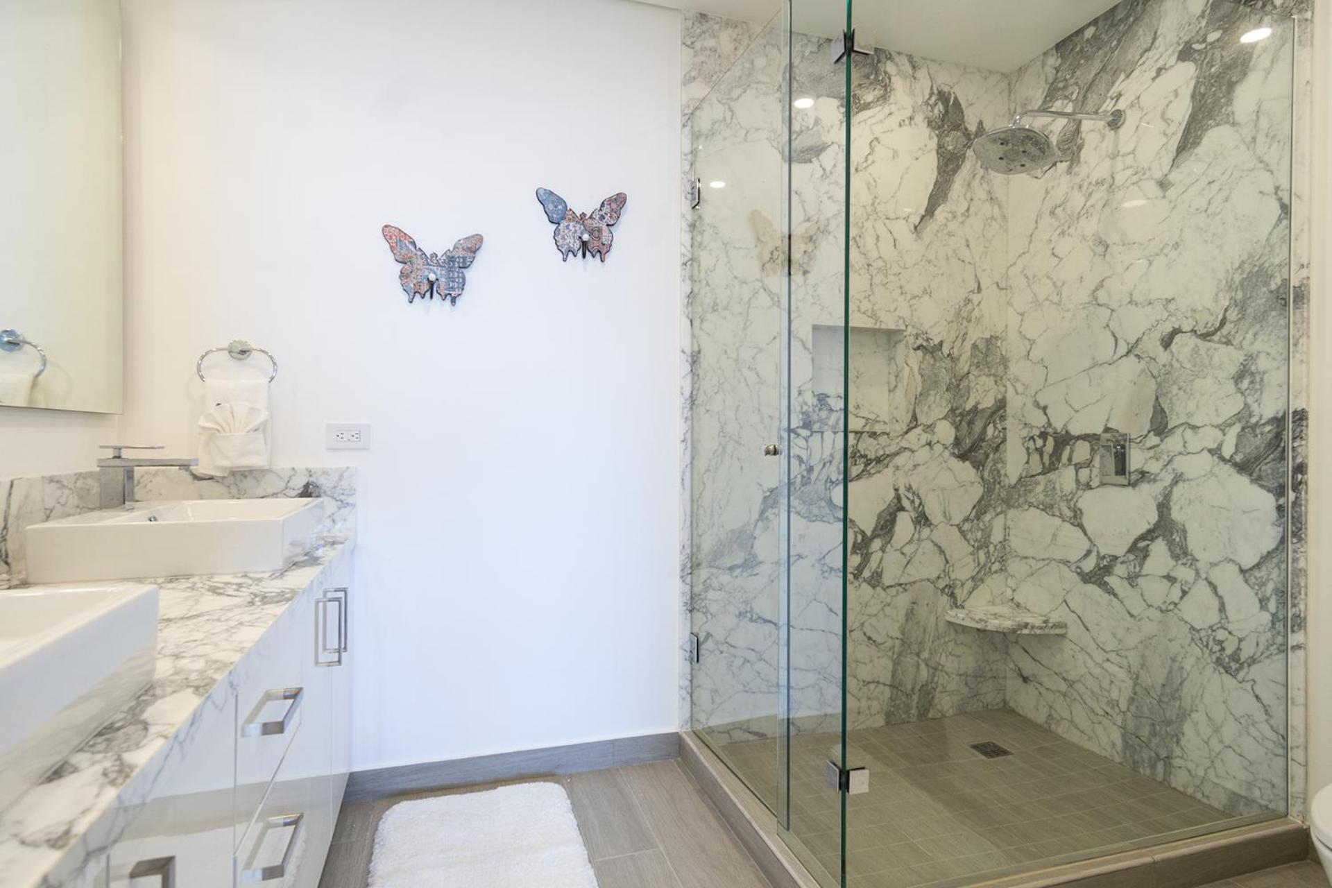 Stay in Luxury/Splash in New Lazy River this Winter Encanatame Towers 902