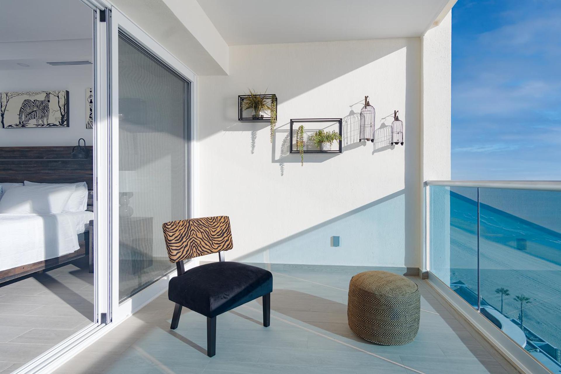 Stay in Luxury/Splash in New Lazy River this Winter Encanatame Towers 902