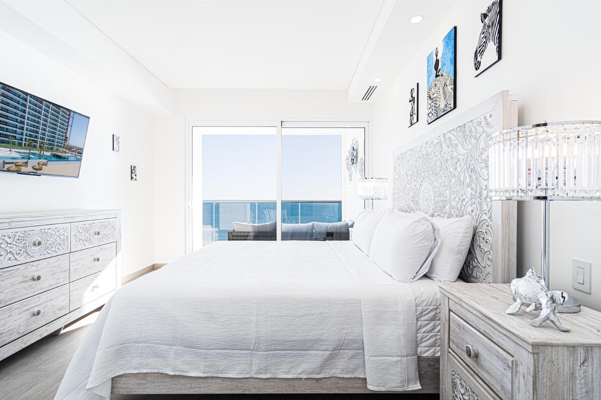 Stay in Luxury/Splash in New Lazy River this Winter Encanatame Towers 902