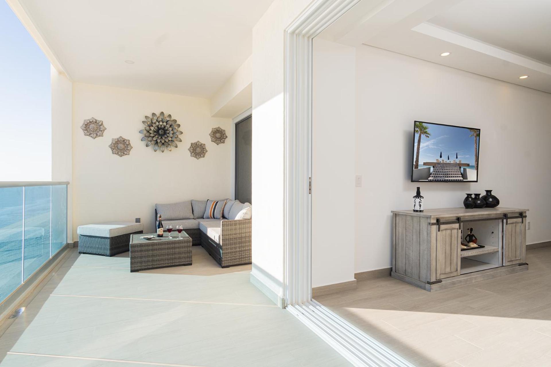 Stay in Luxury/Splash in New Lazy River this Winter Encanatame Towers 902