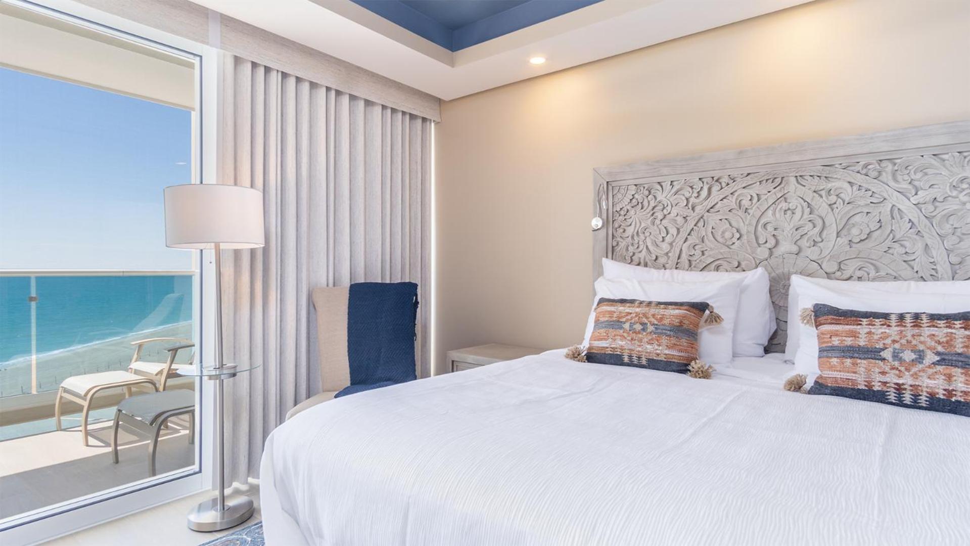 Panoramic water front deluxe condo Encantame Viento 605