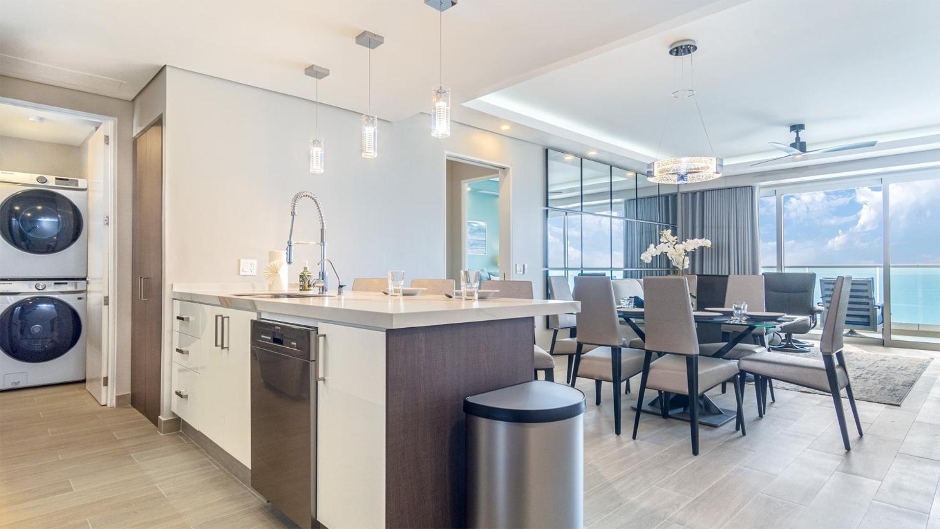 Amaizing condo by the beach Encantame W1704