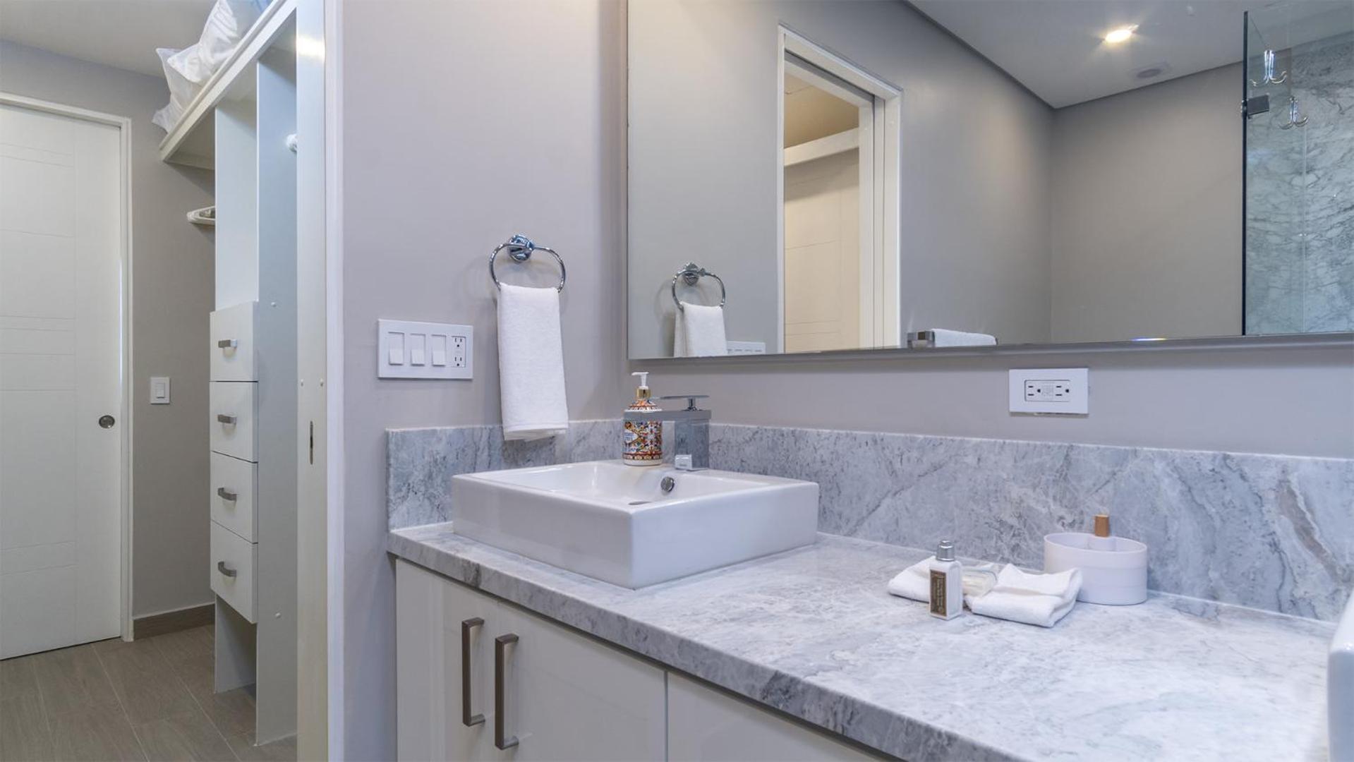 Amaizing condo by the beach Encantame W1704