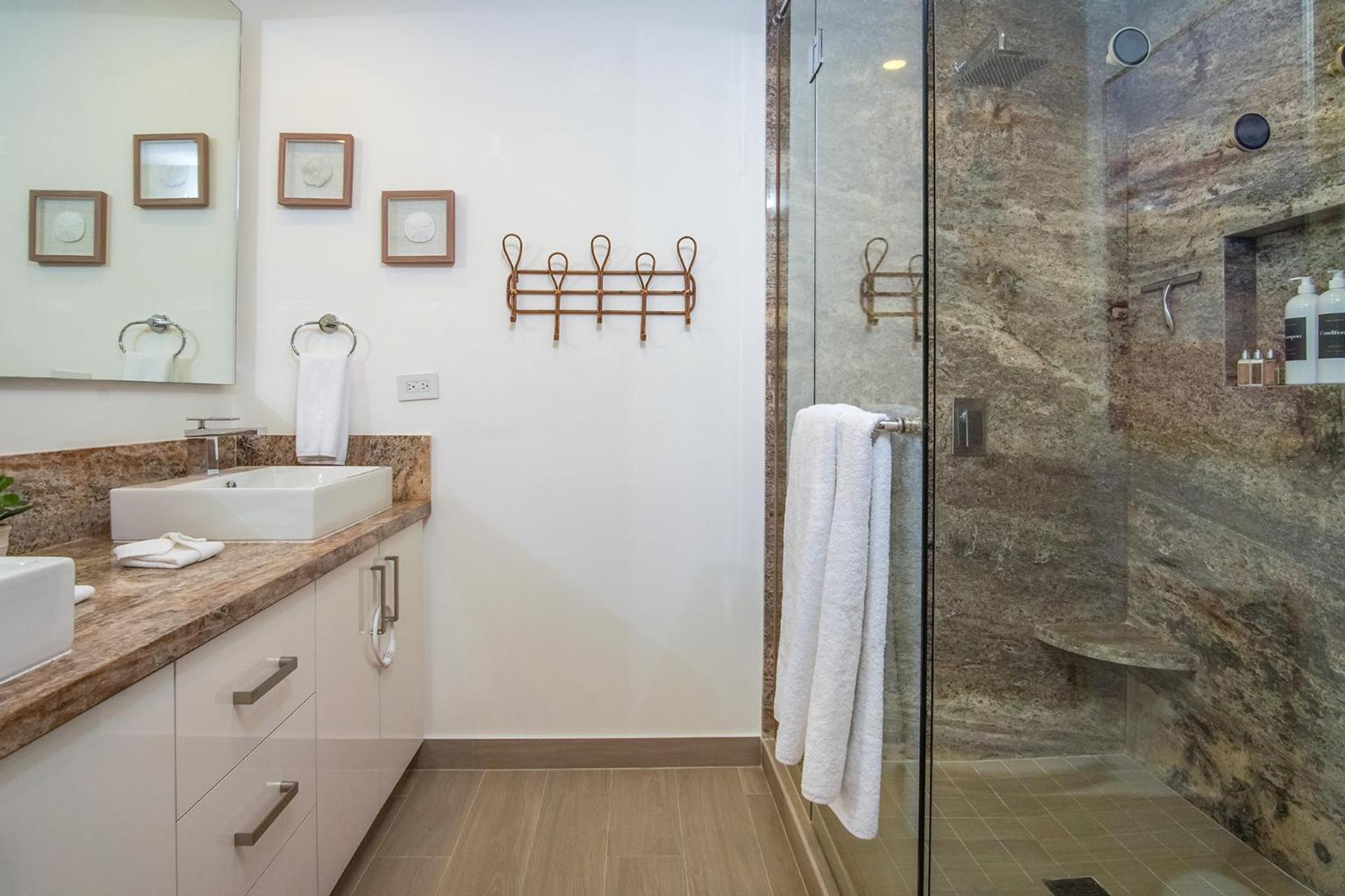 Awesome 3 bedroom condo Encantame Tower E 301