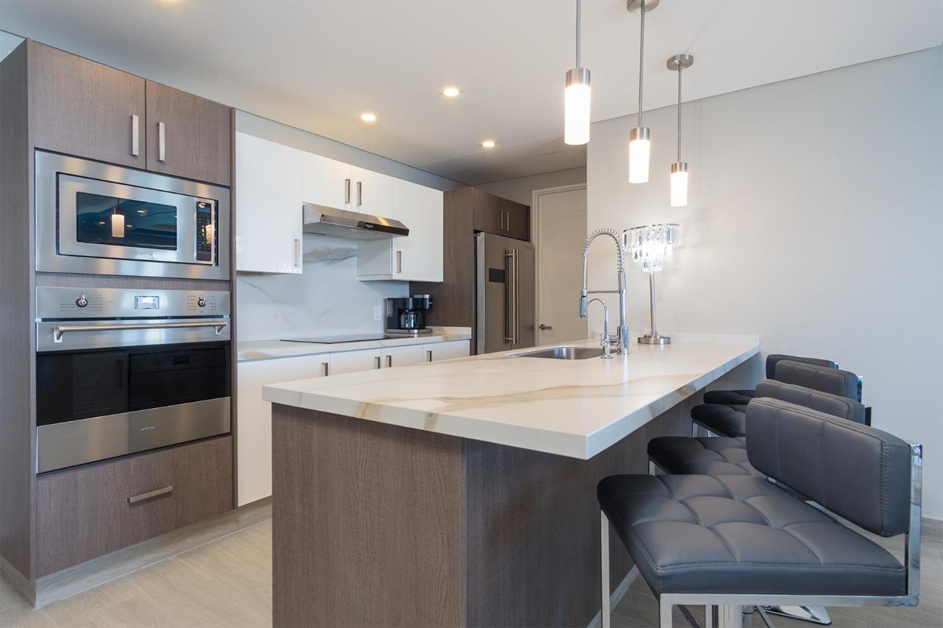 Modish 2 BR Condo at Encantame Towers Velero 2204