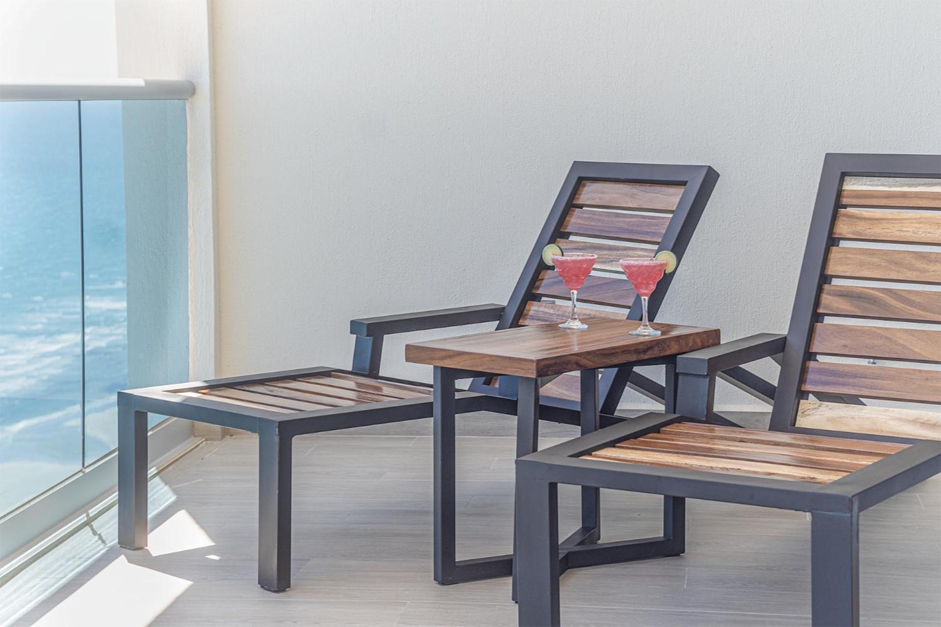 Modish 2 BR Condo at Encantame Towers Velero 2204