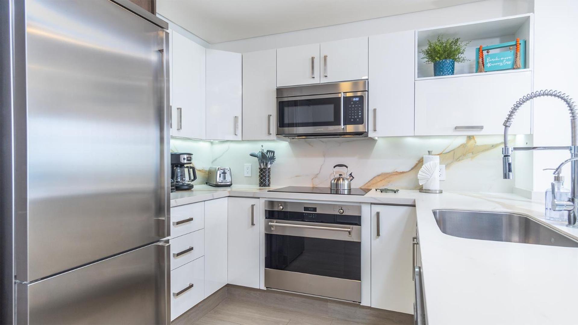 Lavish 1 bedroom Beach Front Condominium Encantame C-1403