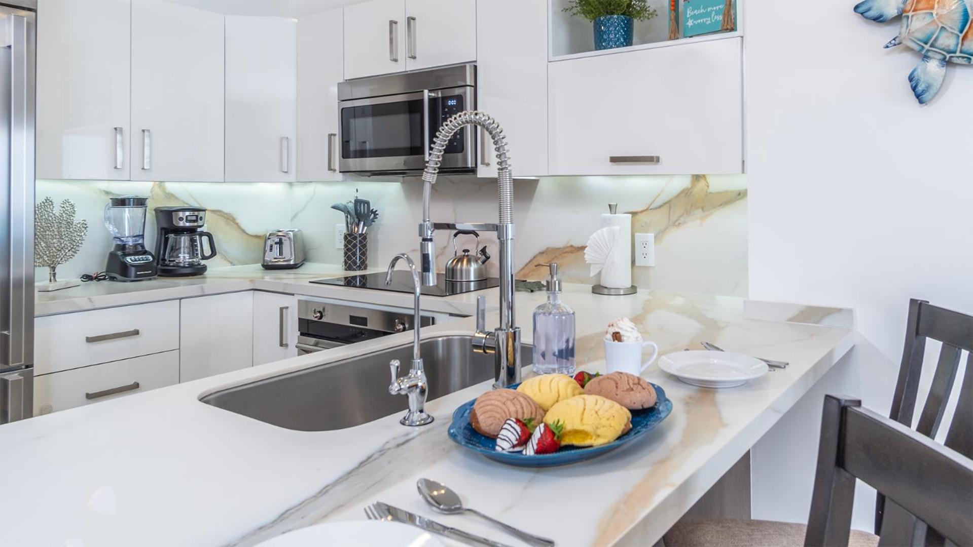 Lavish 1 bedroom Beach Front Condominium Encantame C-1403