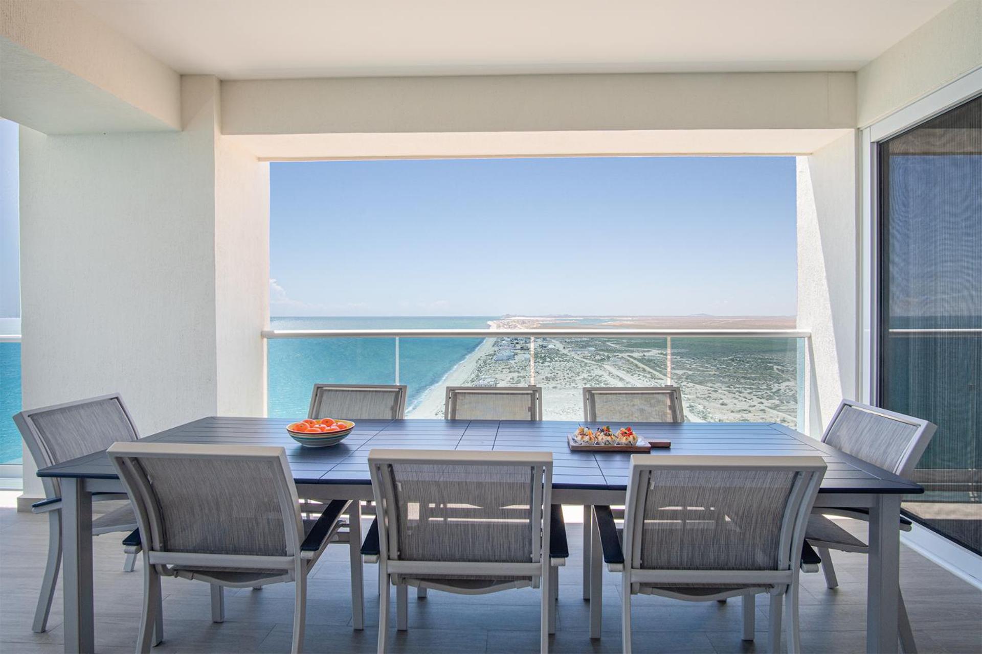 Family Paradise! Splash in The New Lazy River and Sleep In Luxury Encantame Velero 2101