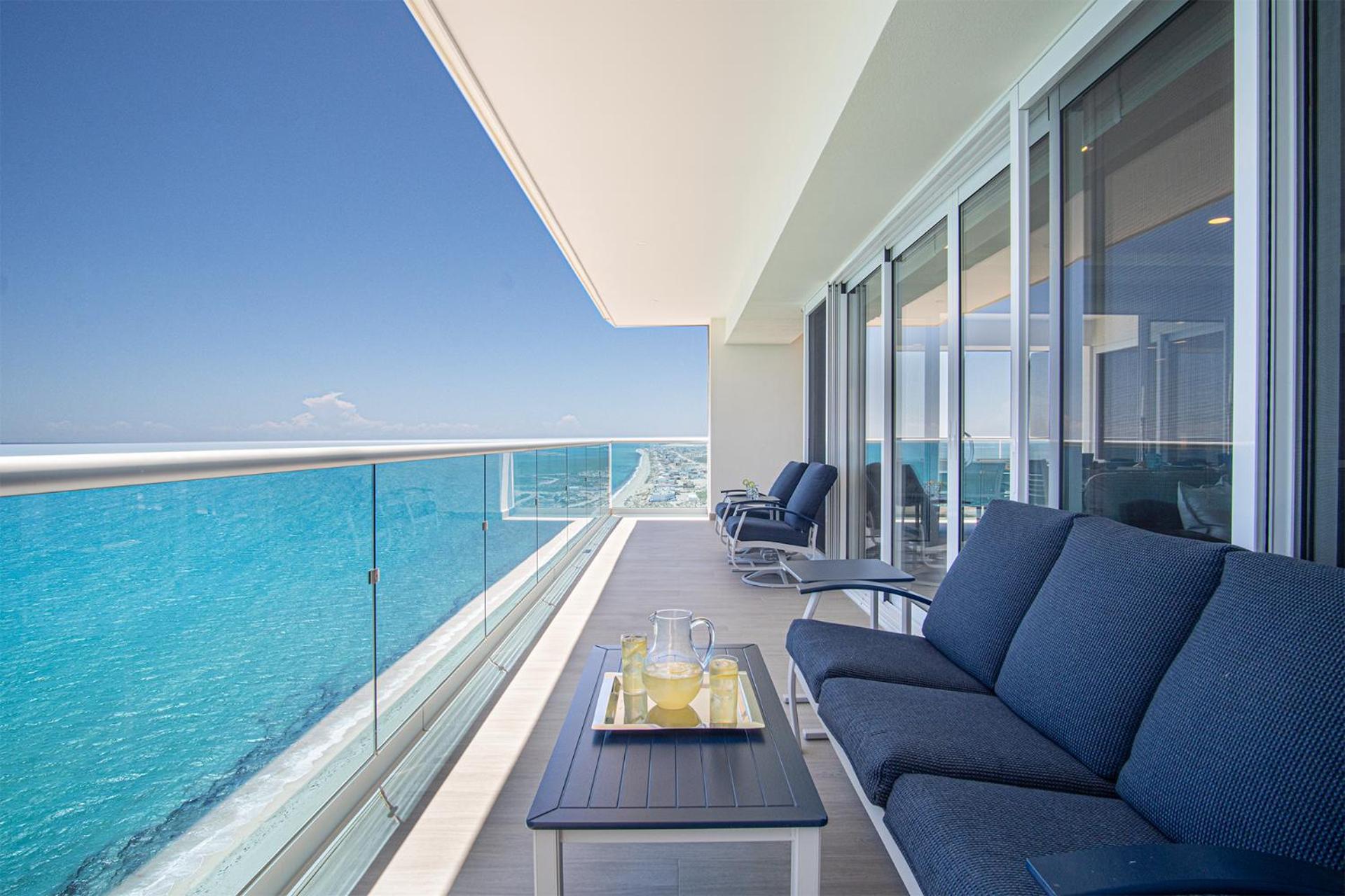 Family Paradise! Splash in The New Lazy River and Sleep In Luxury Encantame Velero 2101