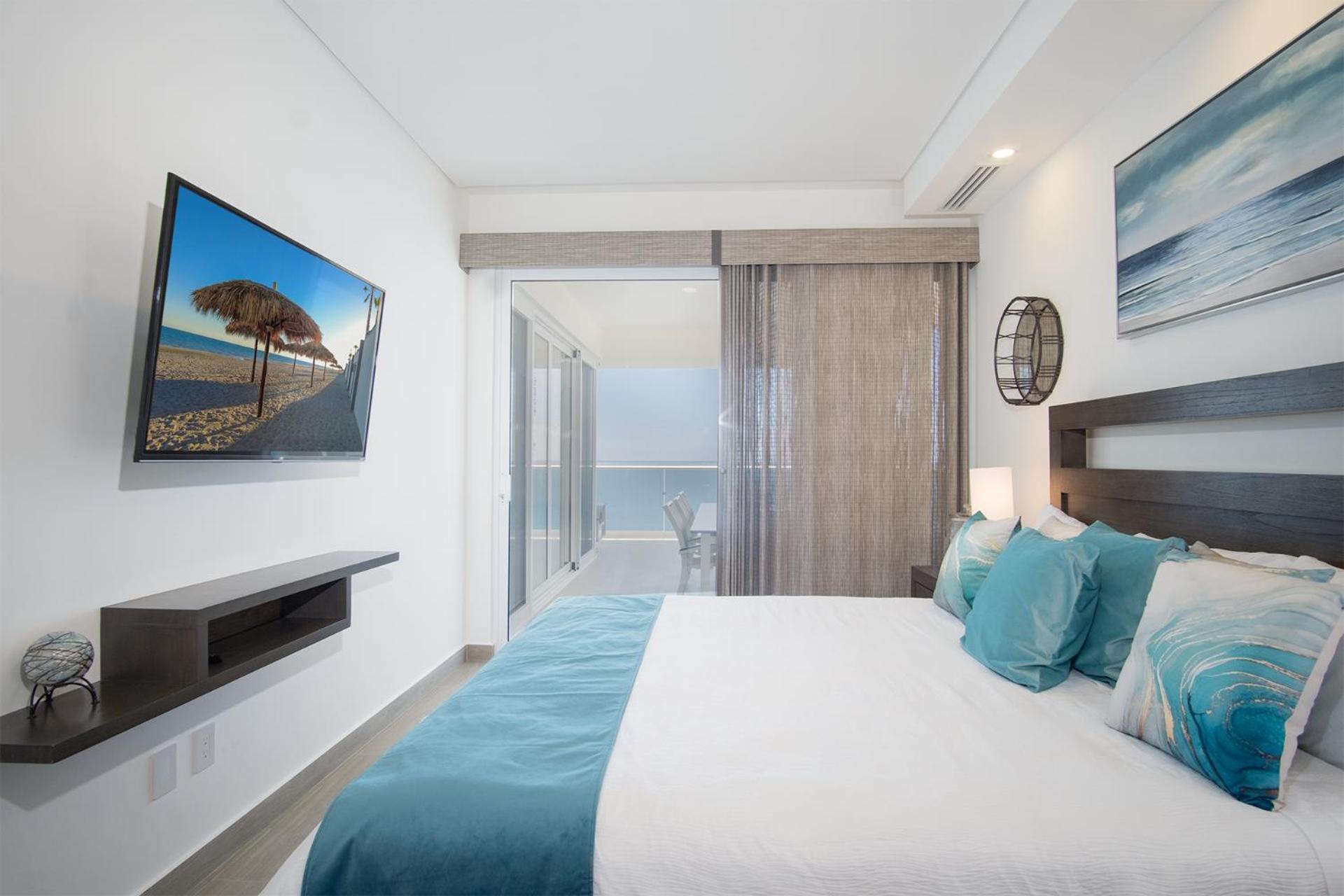 Family Paradise! Splash in The New Lazy River and Sleep In Luxury Encantame Velero 2101