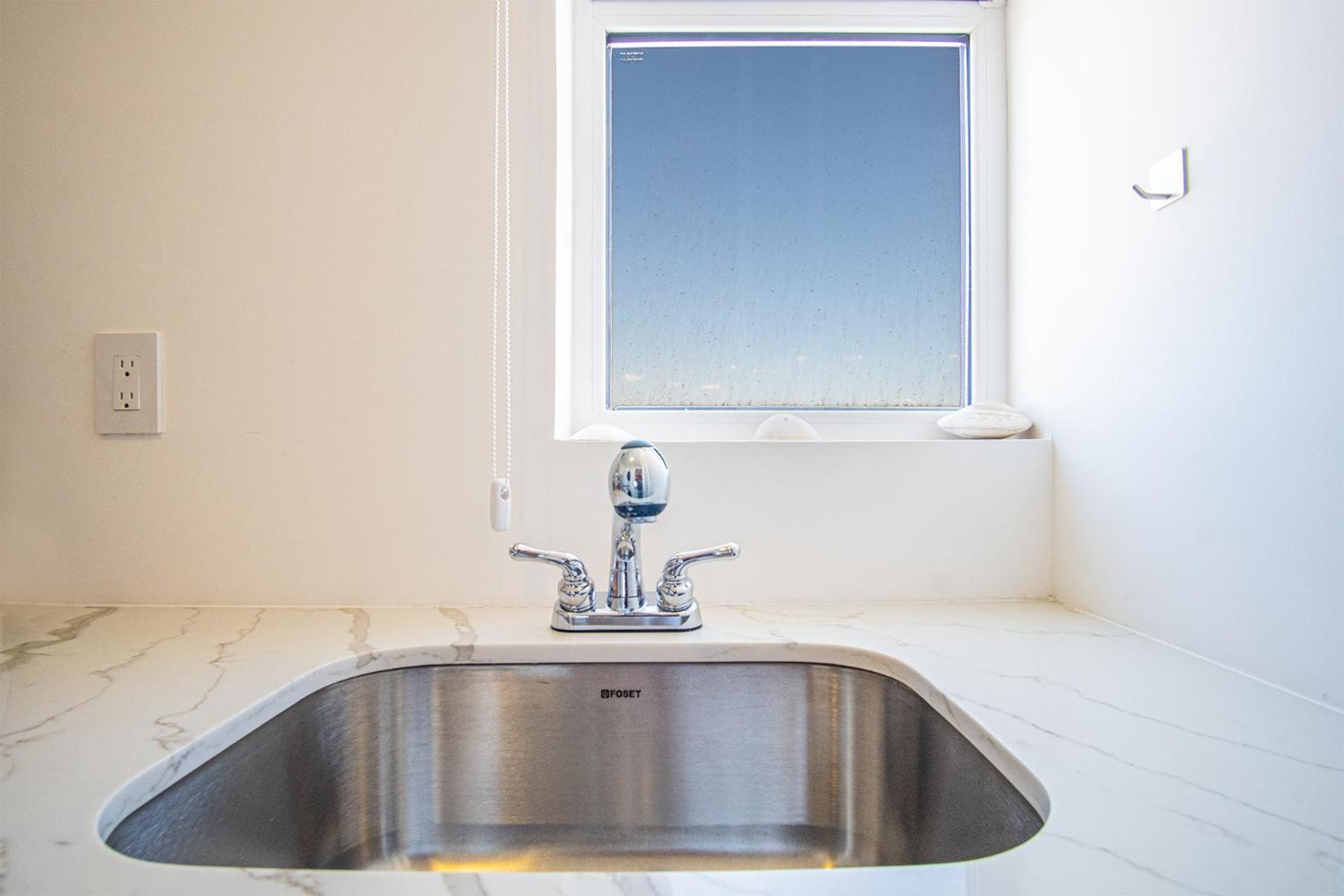 Family Paradise! Splash in The New Lazy River and Sleep In Luxury Encantame Velero 2101