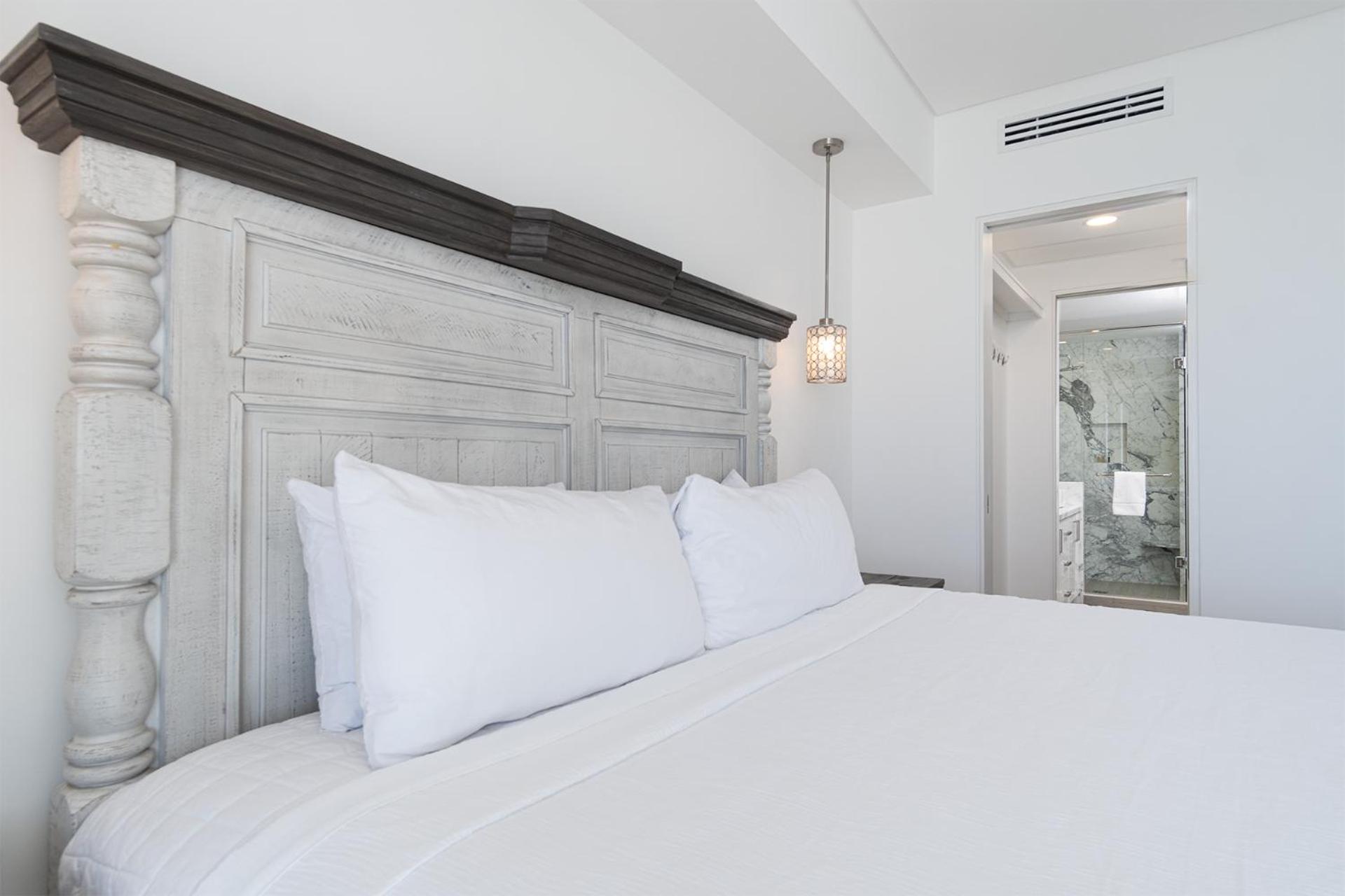 Lavish 1 bedroom Beach Front Condominium Encantame C-1603