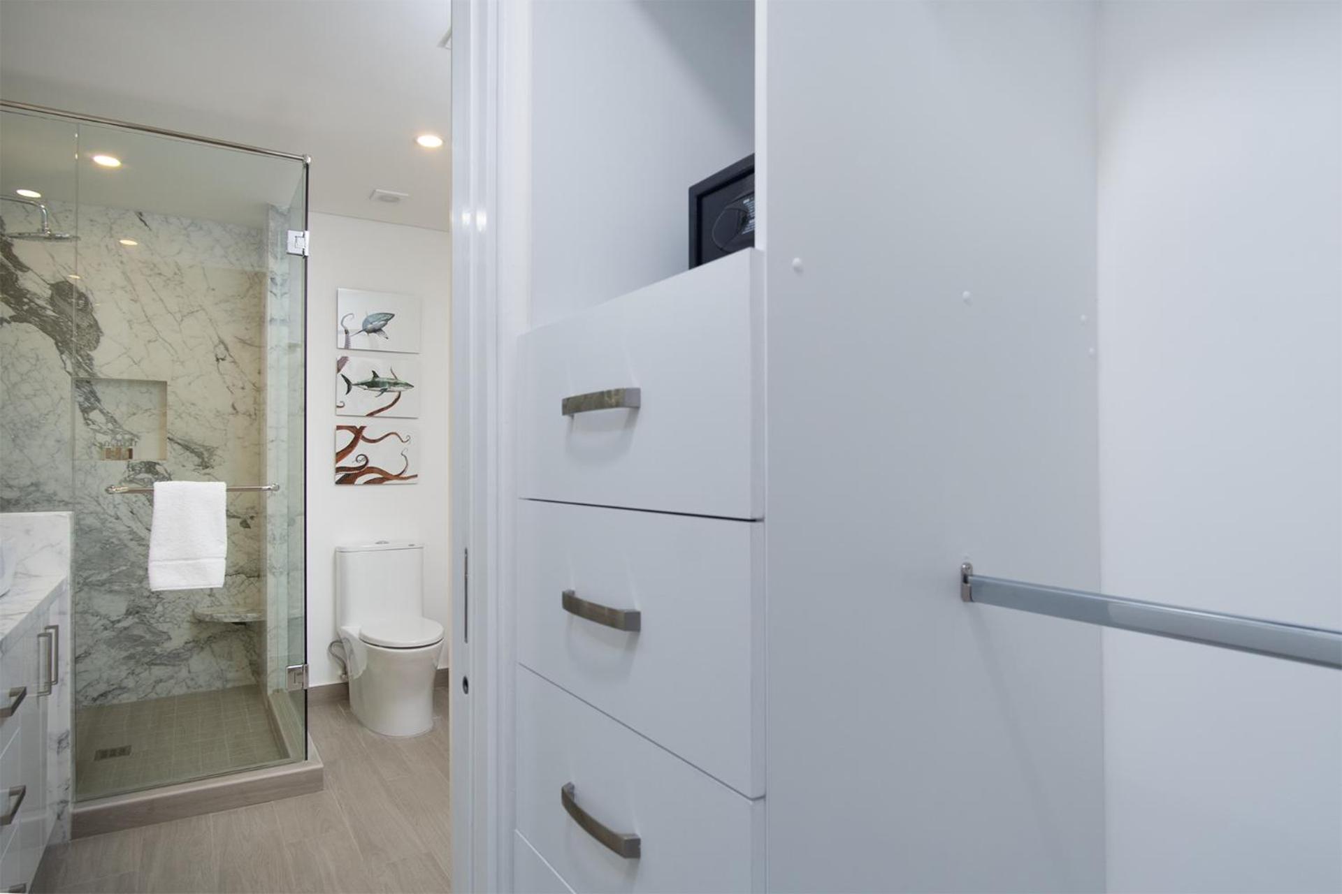 Lavish 1 bedroom Beach Front Condominium Encantame C-1603