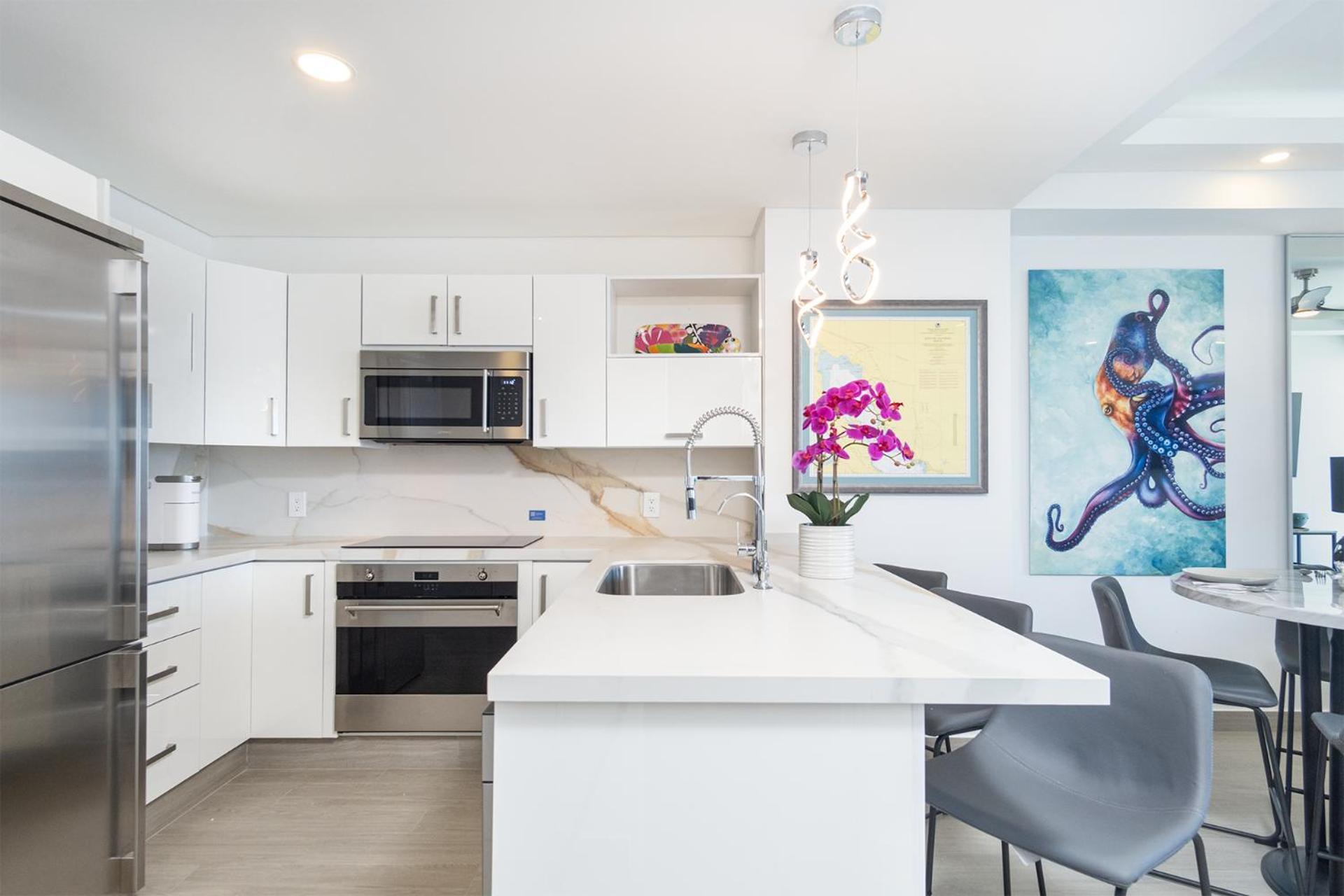 Lavish 1 bedroom Beach Front Condominium Encantame C-1603