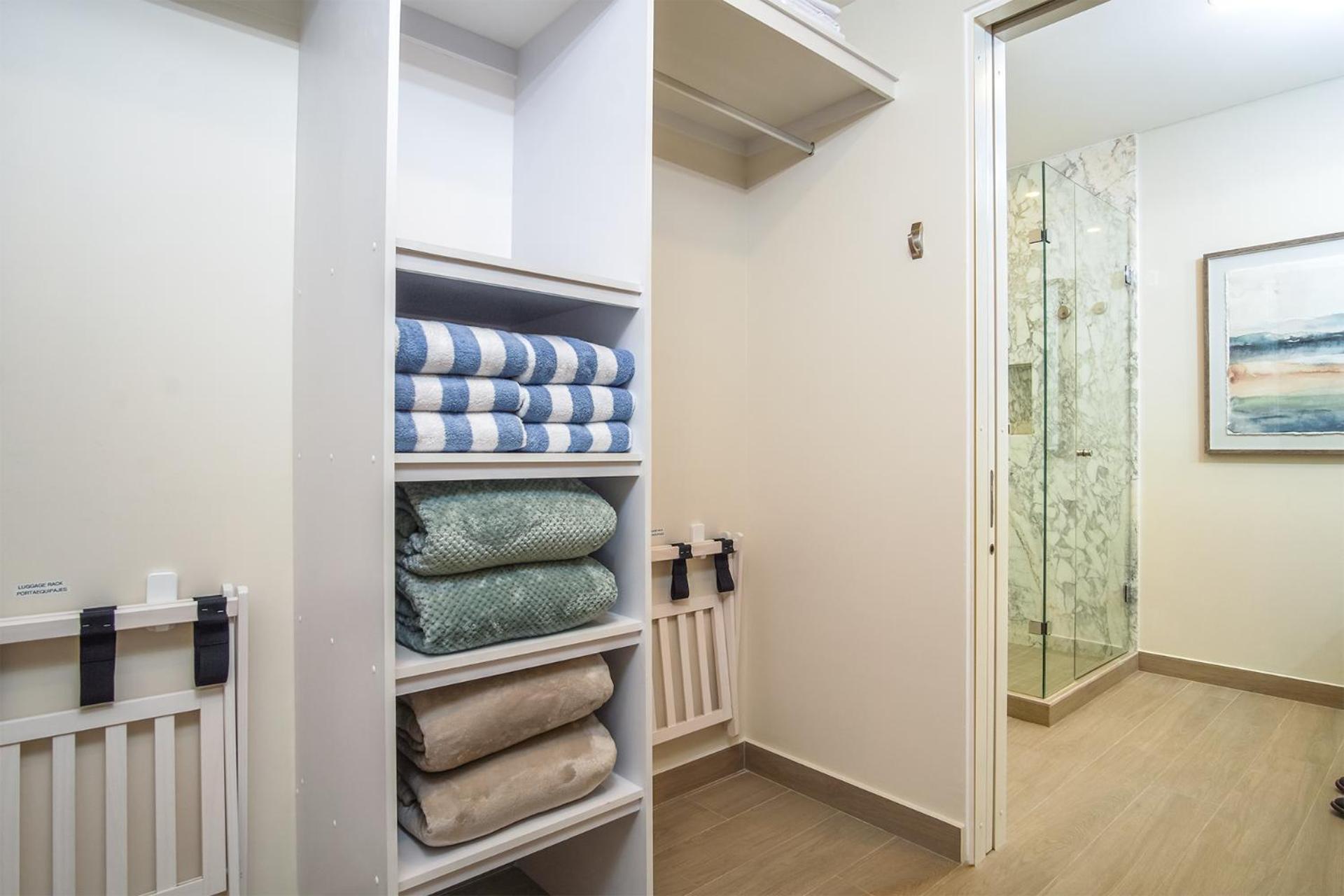 Luxury modern condo at Encantame Towers E1405