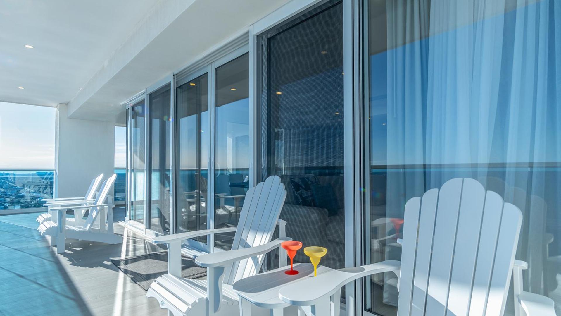Impressive & beautiful 3 bedroom unit Ocean Front Encantame Velero-2301