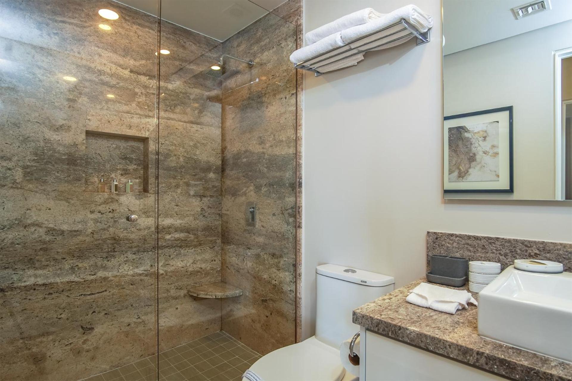 Spectacular 2 bedroom condominium Encantame E102