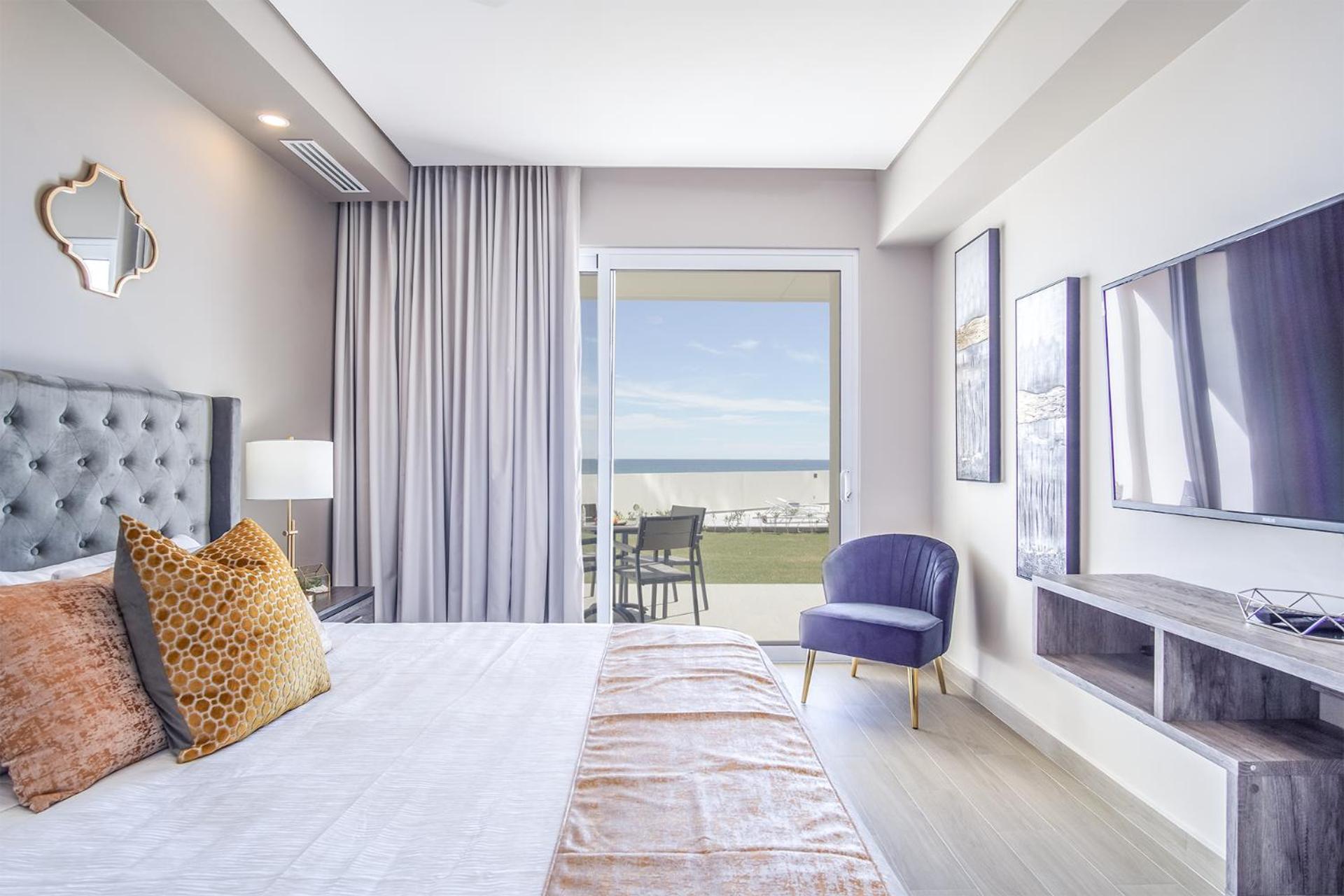 Spectacular 2 bedroom condominium Encantame E102