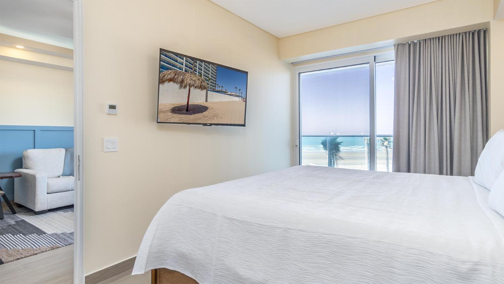 Splash in The New Lazy River/Stay in Modern Luxury Encantame Viento 303