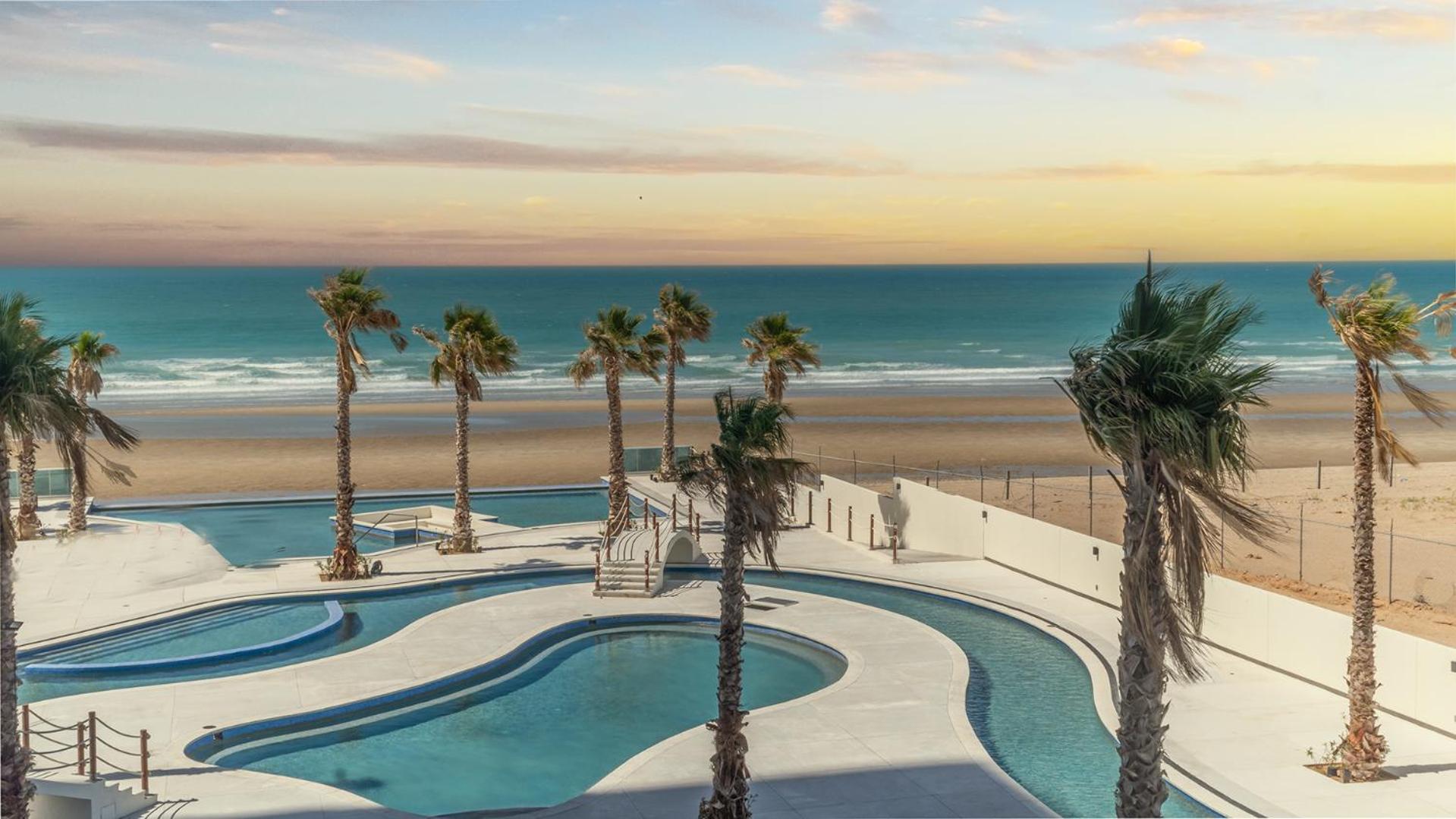 Splash in The New Lazy River/Stay in Modern Luxury Encantame Viento 303