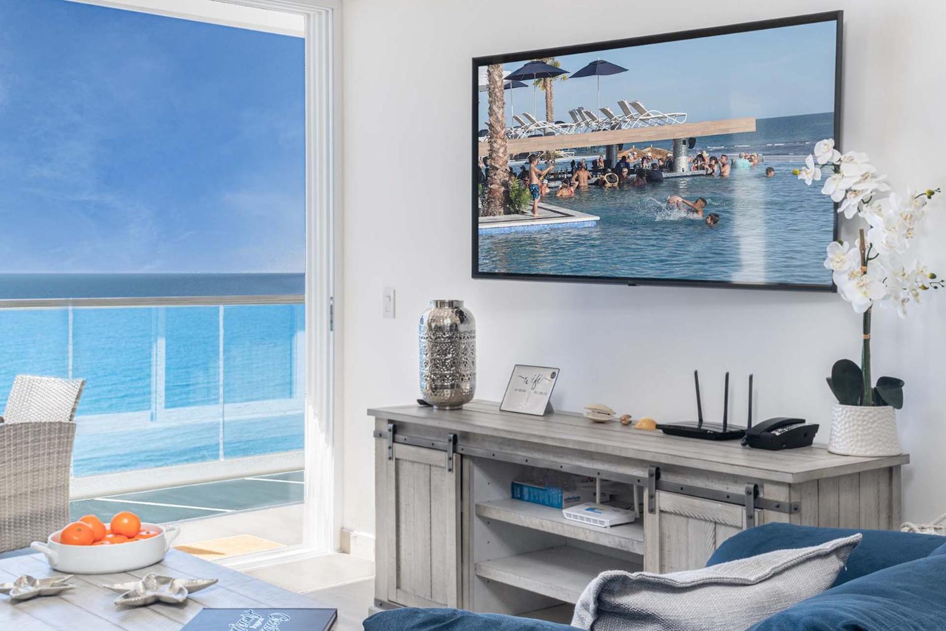 Splash in New Lazy River/Stay in Modern Luxury Encanatmae 703