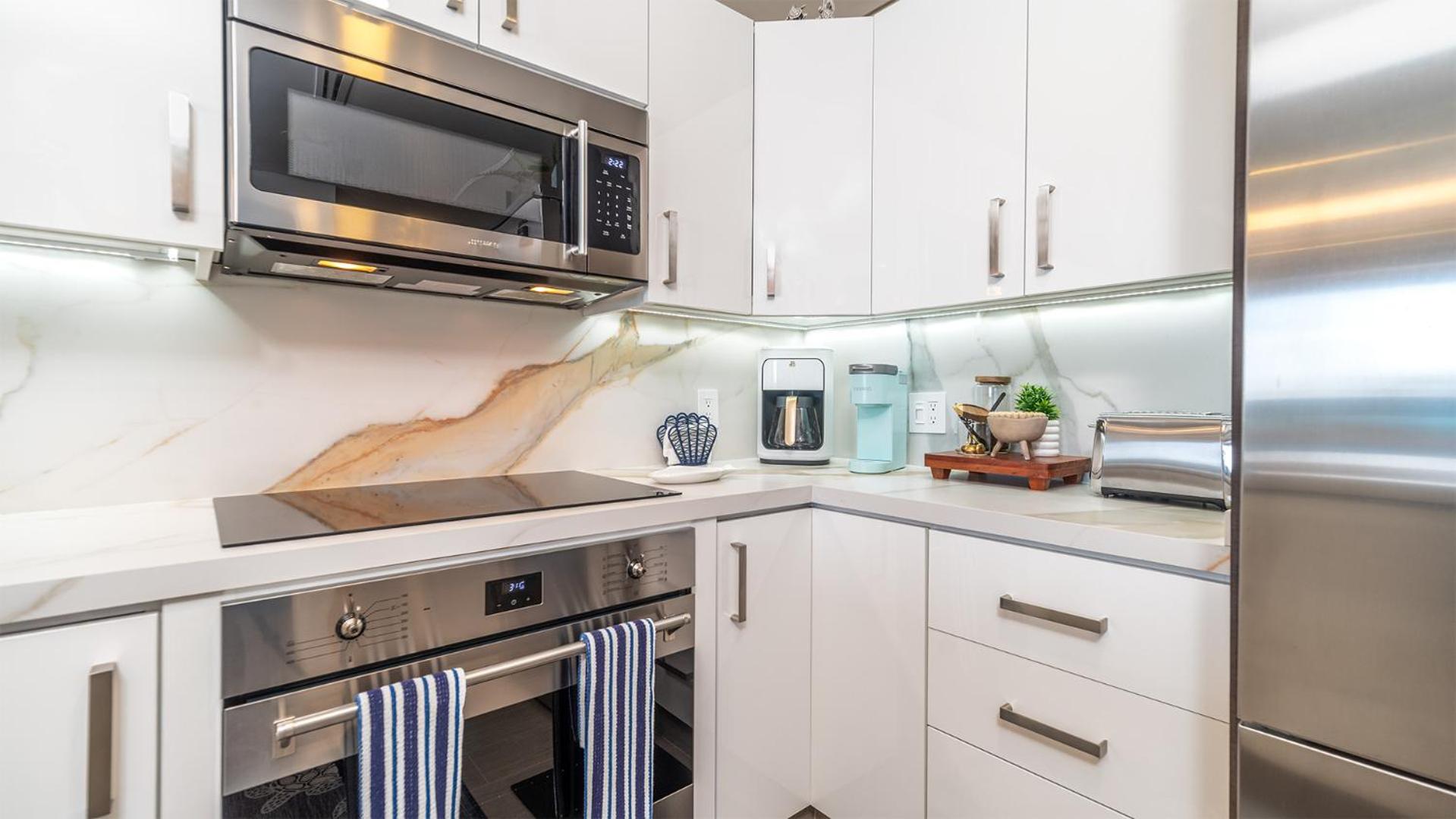 Sublime 1 bedroom condo Encantame Towers Verano 403