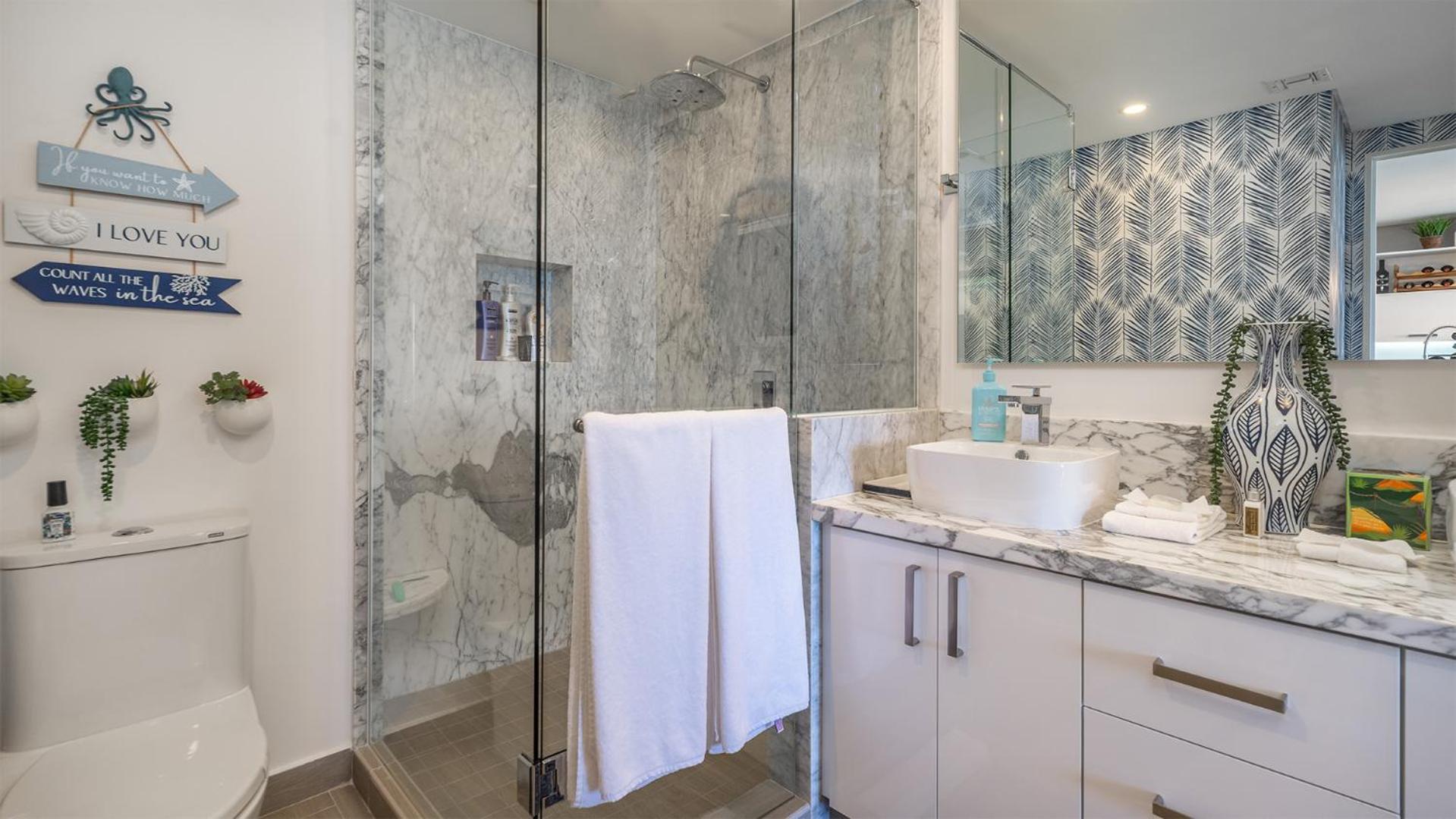 Sublime 1 bedroom condo Encantame Towers Verano 403