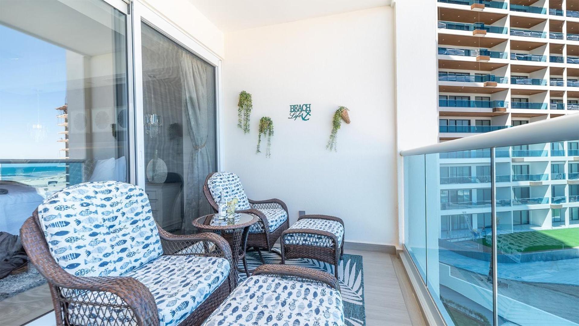 Sublime 1 bedroom condo Encantame Towers Verano 403