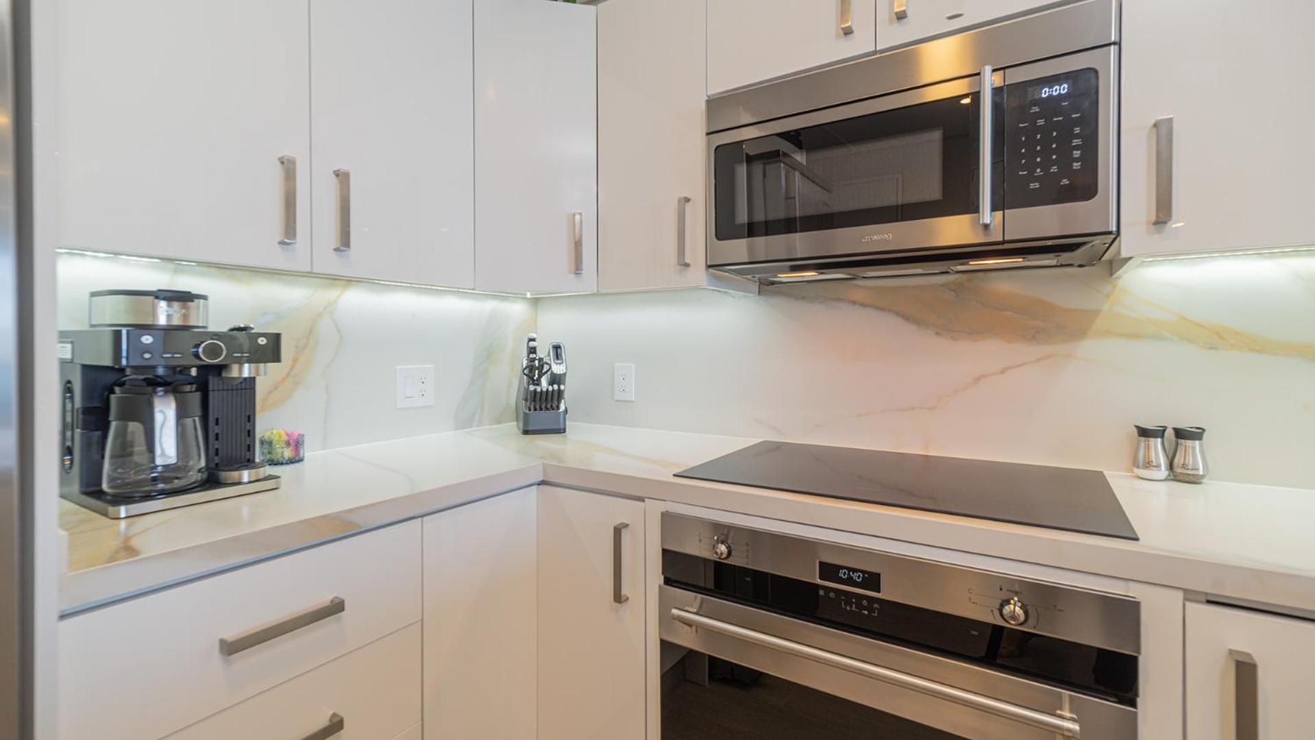 Modern Luxury, Beachfront, Ocean Views C1803 Encantame