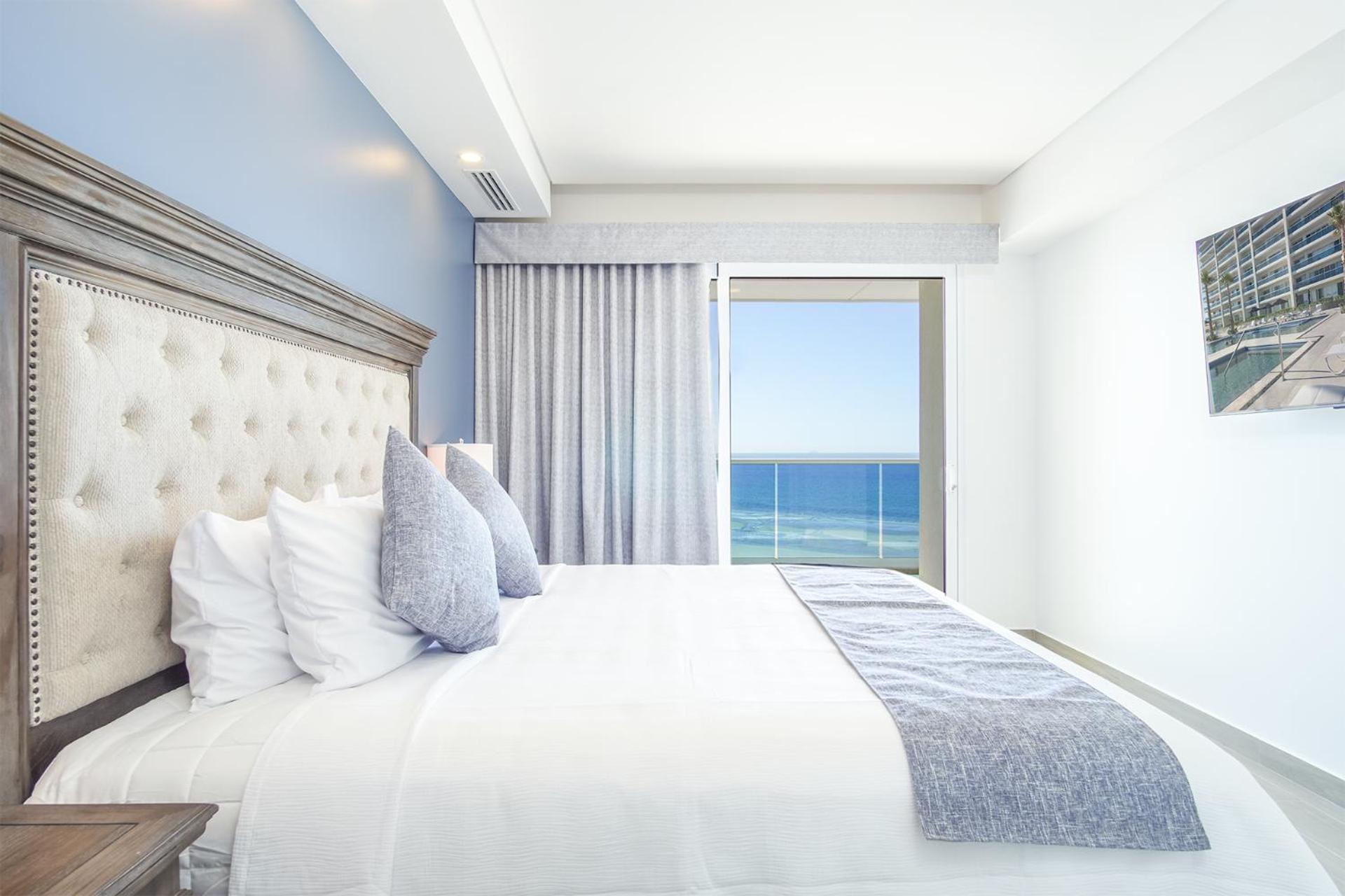 Looking for the perfect scape from the city? Peaceful 2 bedroom condo Verano 804