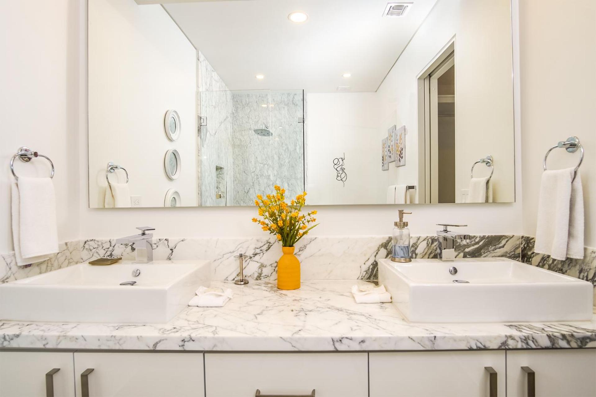 Looking for the perfect scape from the city? Peaceful 2 bedroom condo Verano 804