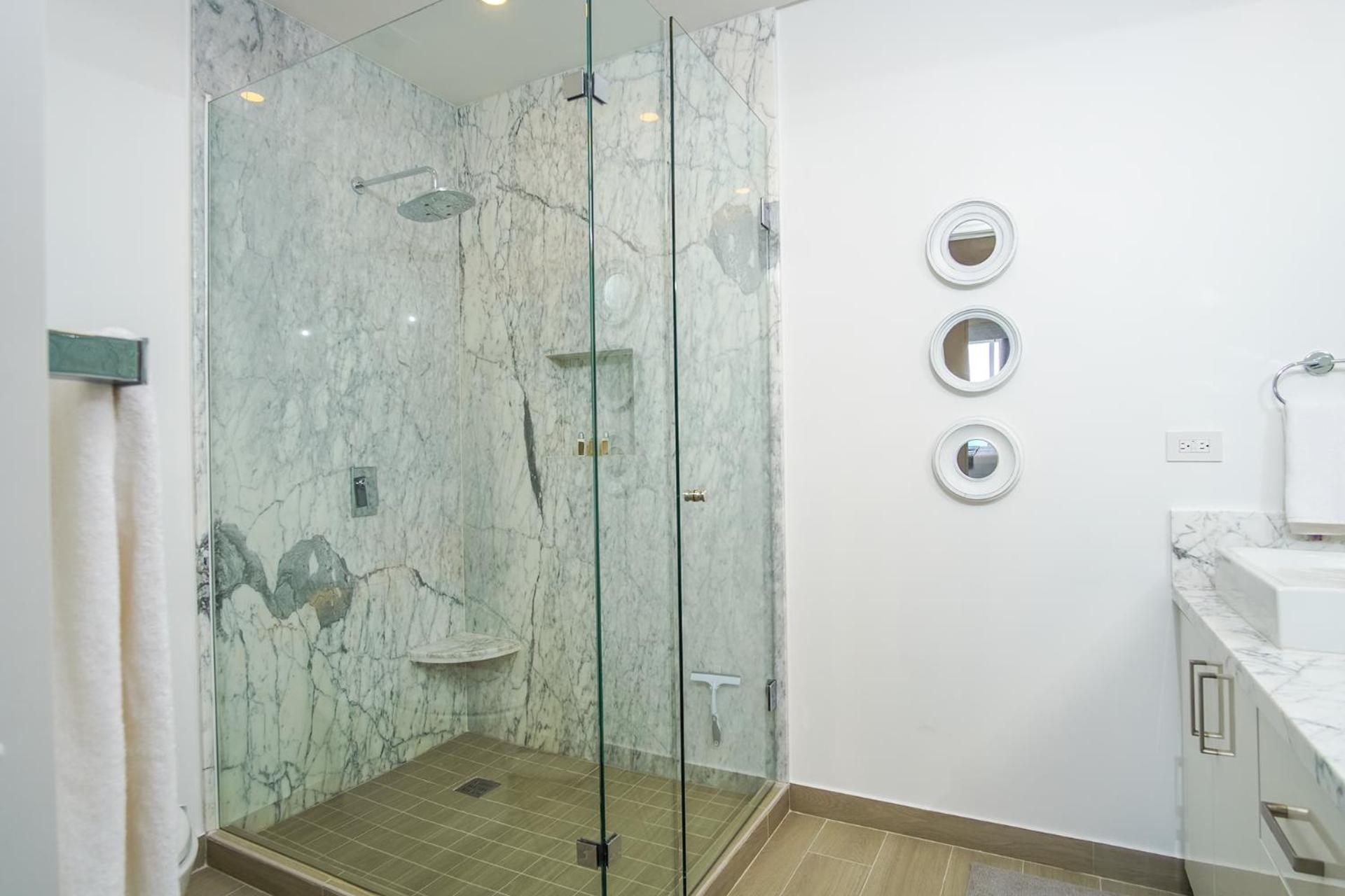 Looking for the perfect scape from the city? Peaceful 2 bedroom condo Verano 804