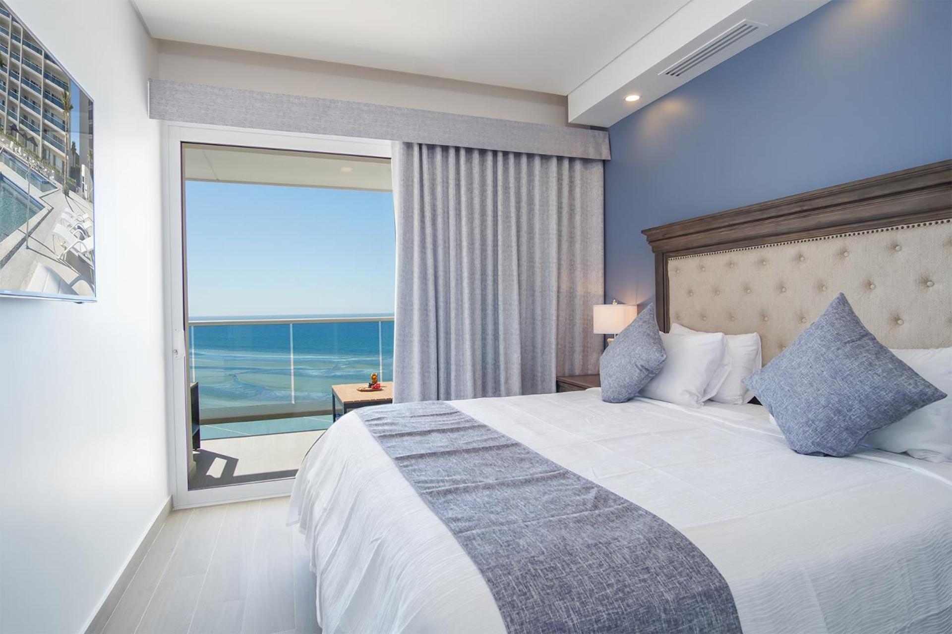Looking for the perfect scape from the city? Peaceful 2 bedroom condo Verano 804