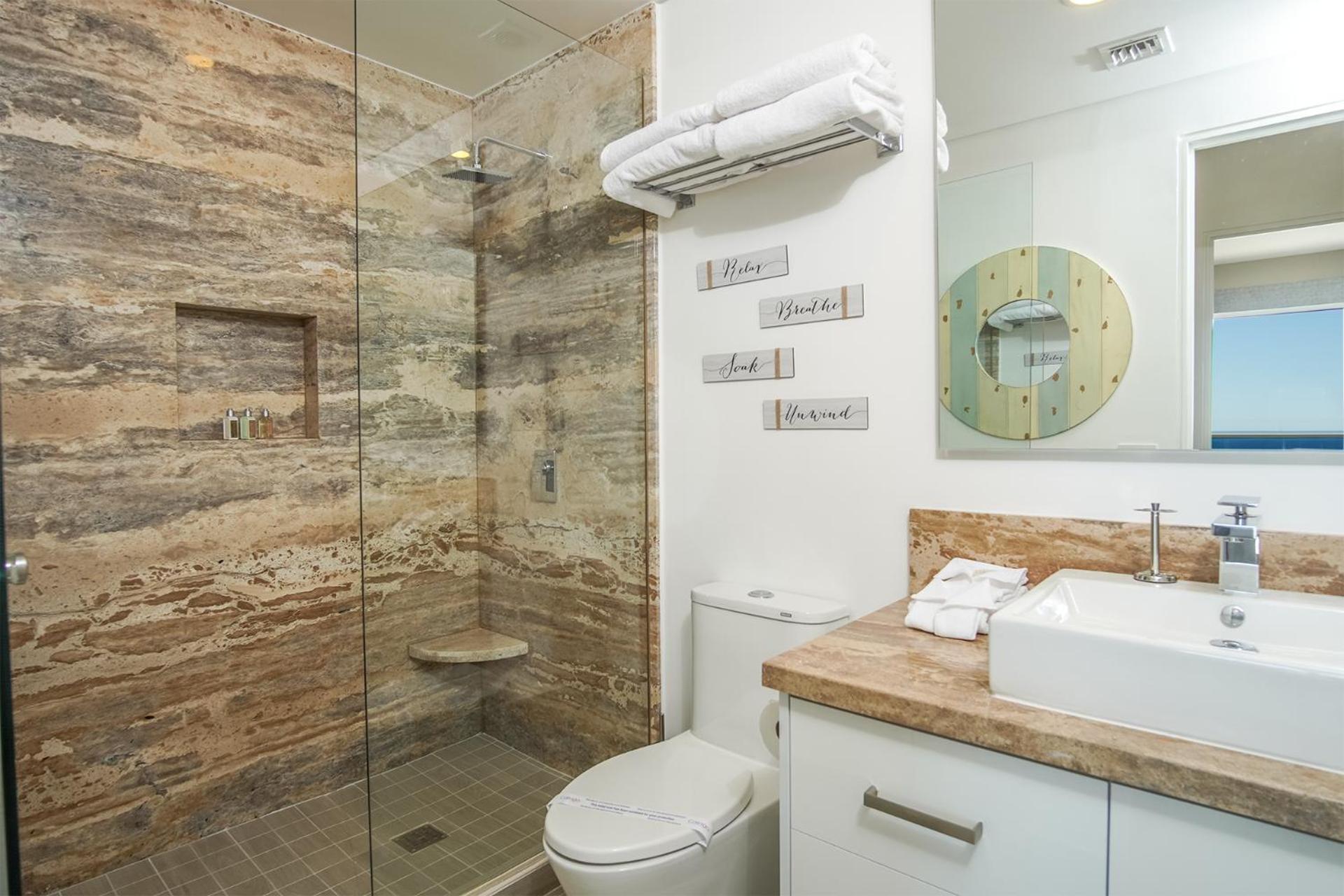 Looking for the perfect scape from the city? Peaceful 2 bedroom condo Verano 804
