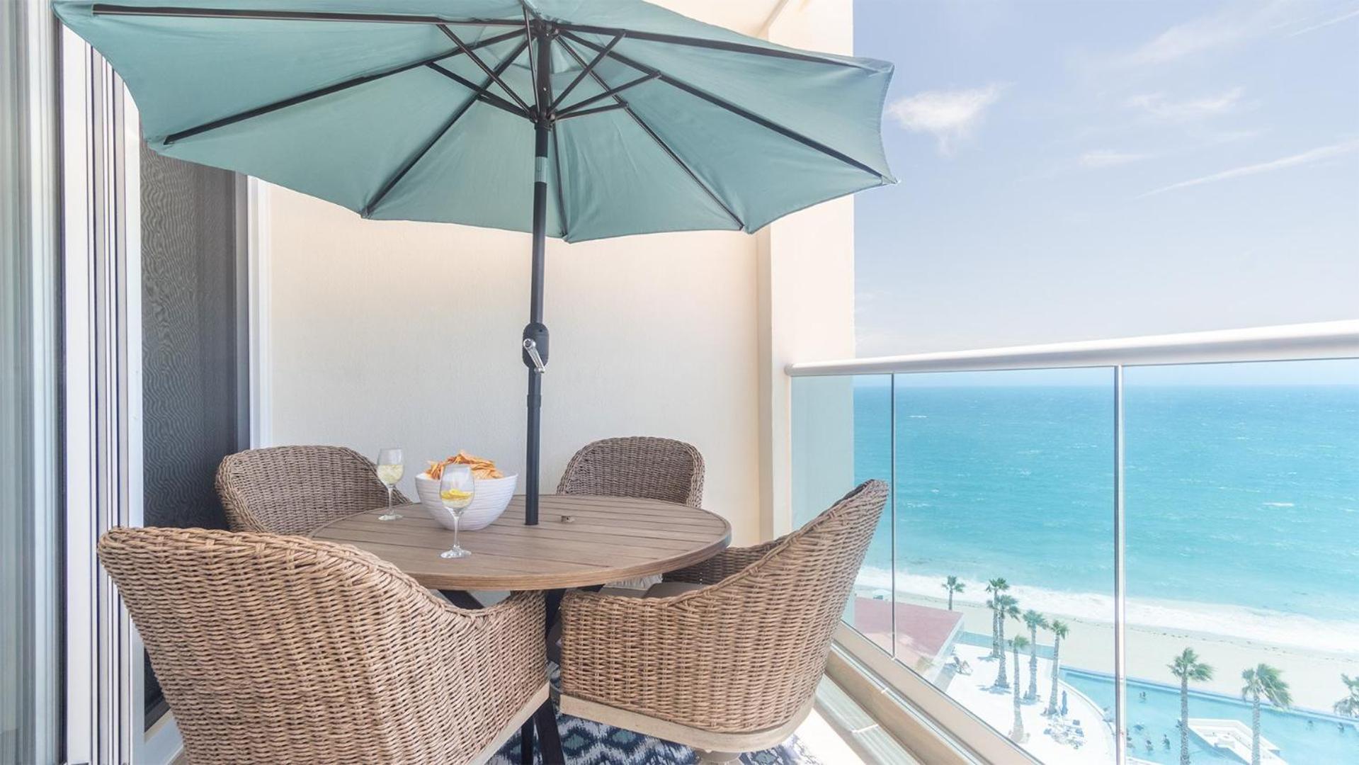Exceptional one bedroom condominium Viento 803 - Encantame Towers