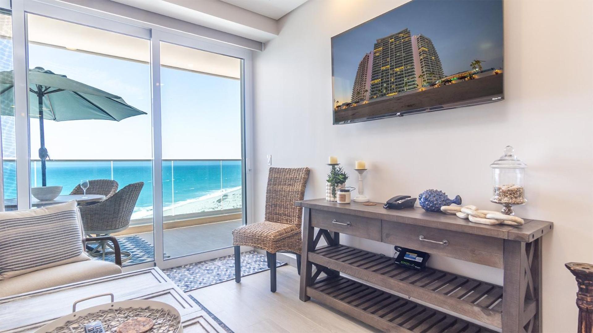Exceptional one bedroom condominium Viento 803 - Encantame Towers