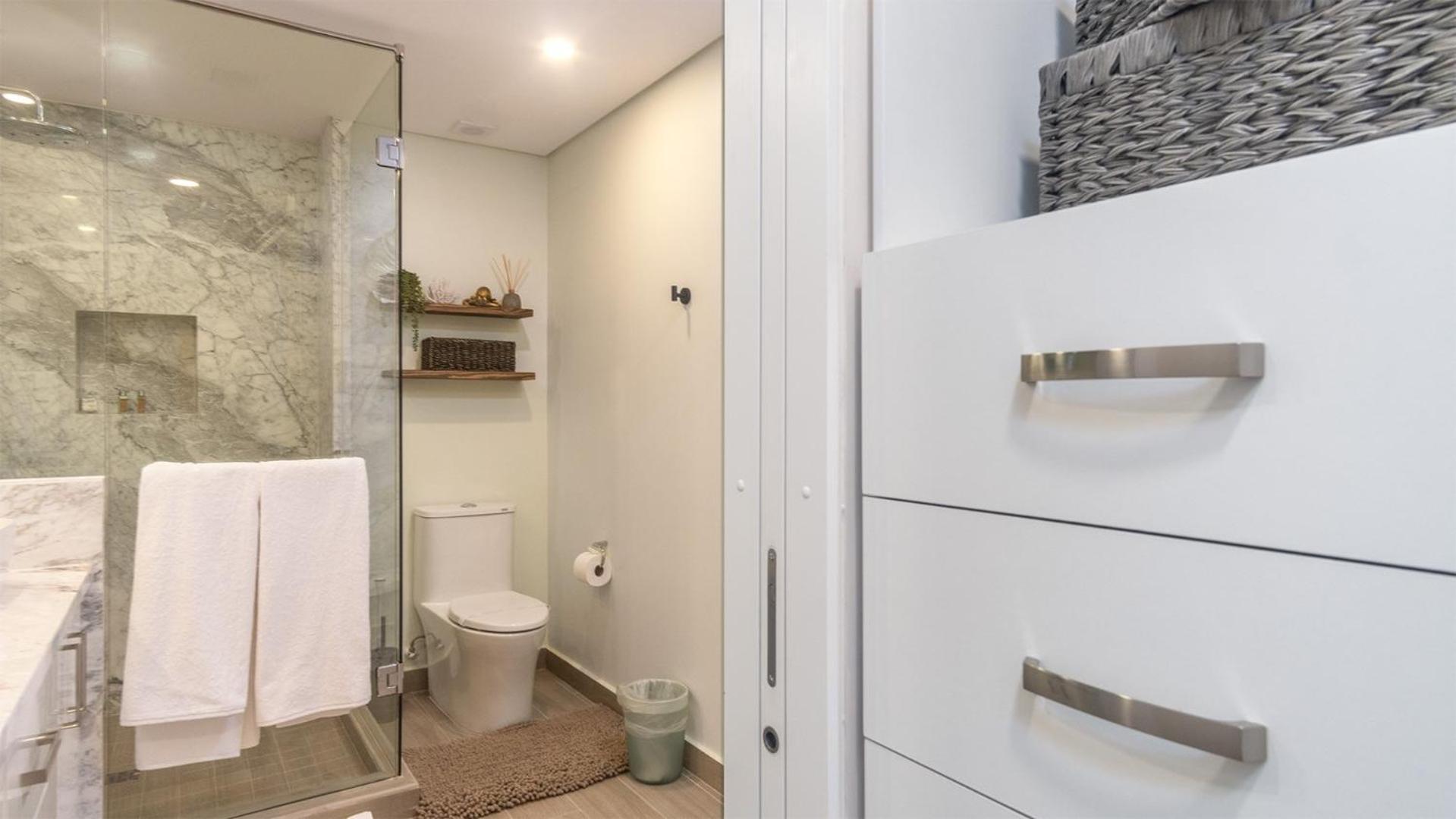 Exceptional one bedroom condominium Viento 803 - Encantame Towers