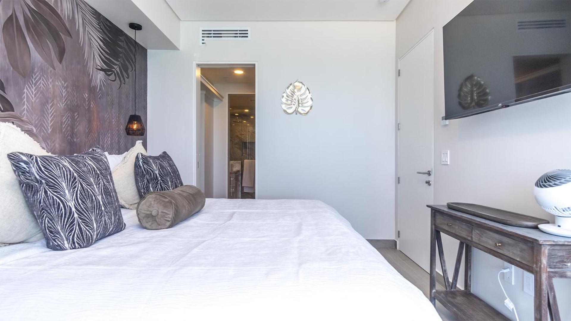 Exceptional one bedroom condominium Viento 803 - Encantame Towers