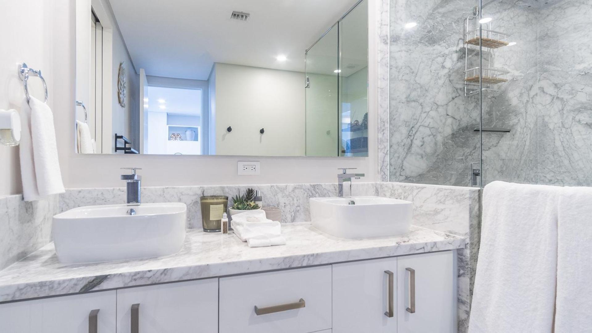 Exceptional one bedroom condominium Viento 803 - Encantame Towers